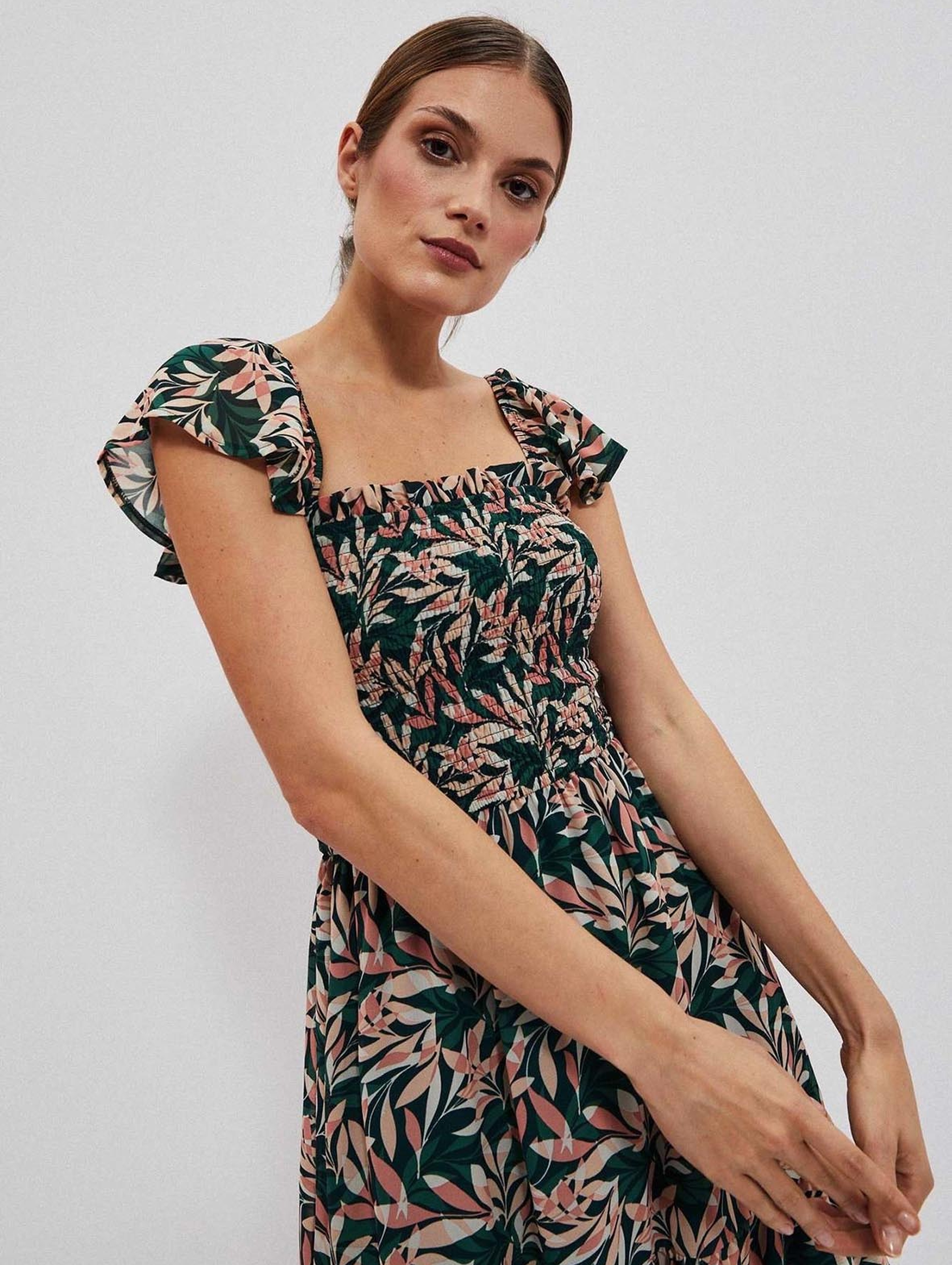 Sukienka z roślinnym wzorem