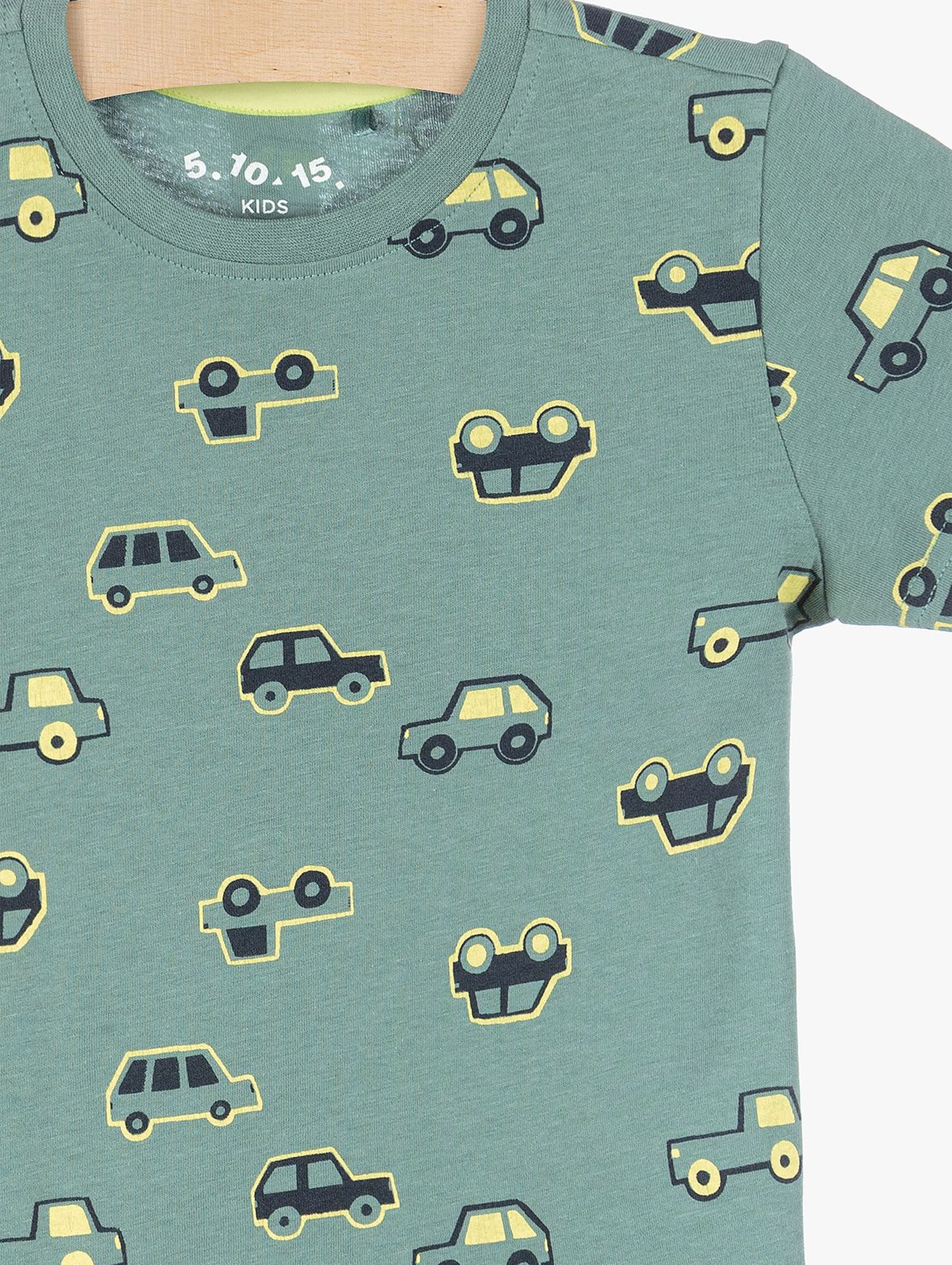 Bawełniany t-shirt dla chłopca- zielony w samochody