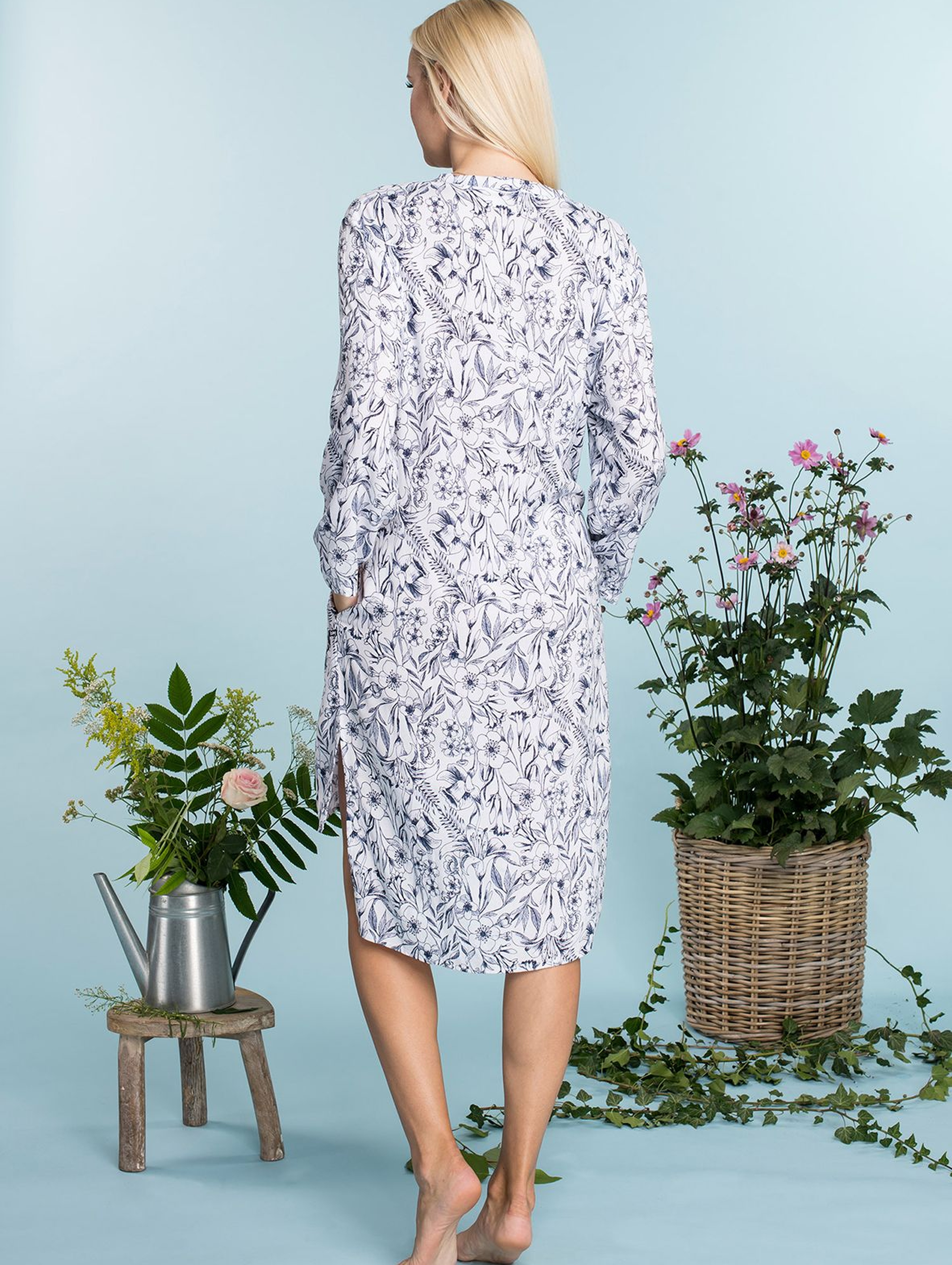 Bluzko-sukienka z przewiewnej tkaniny- biała w kwiaty