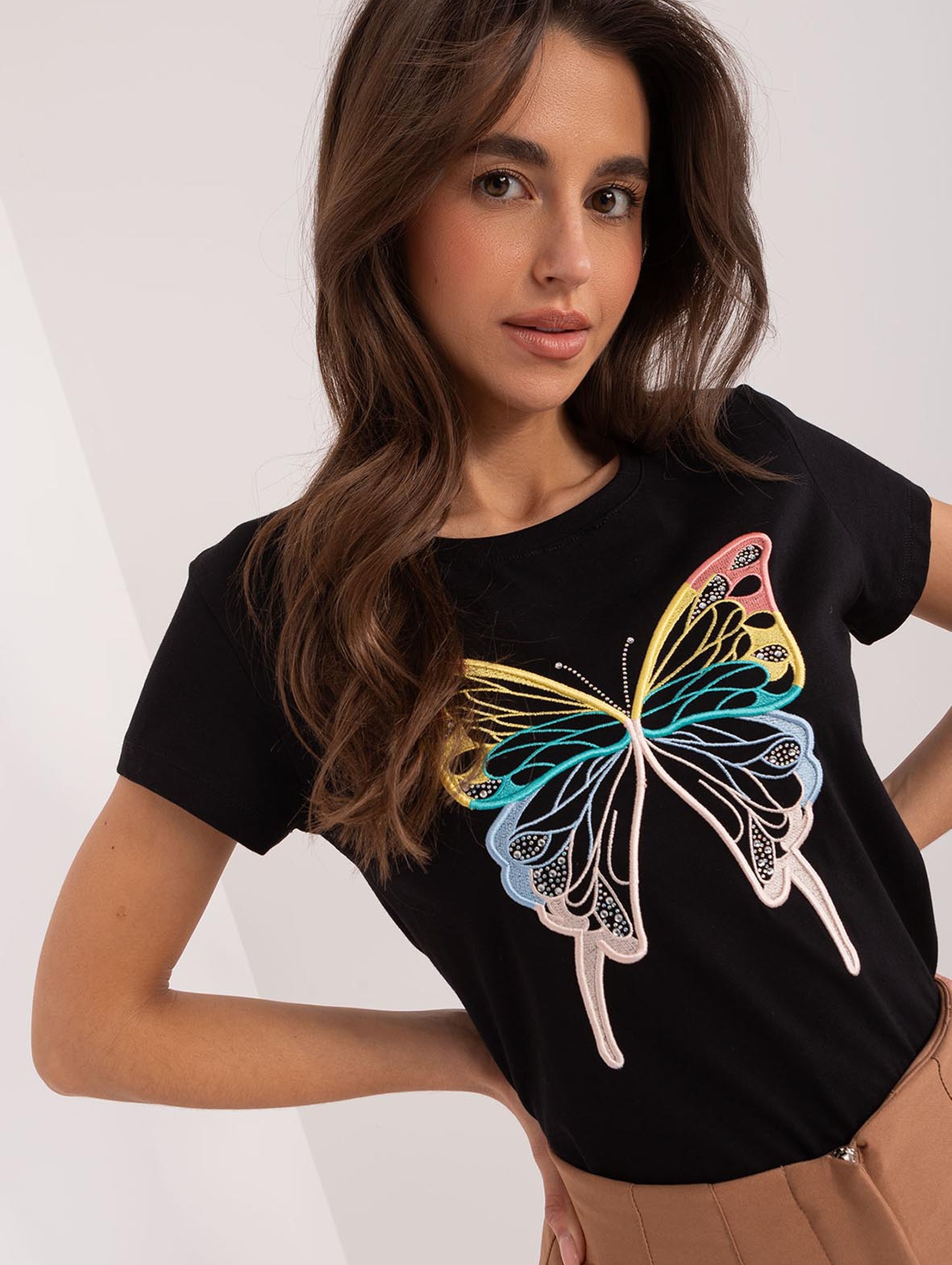  T-Shirt z naszywką motyla czarny