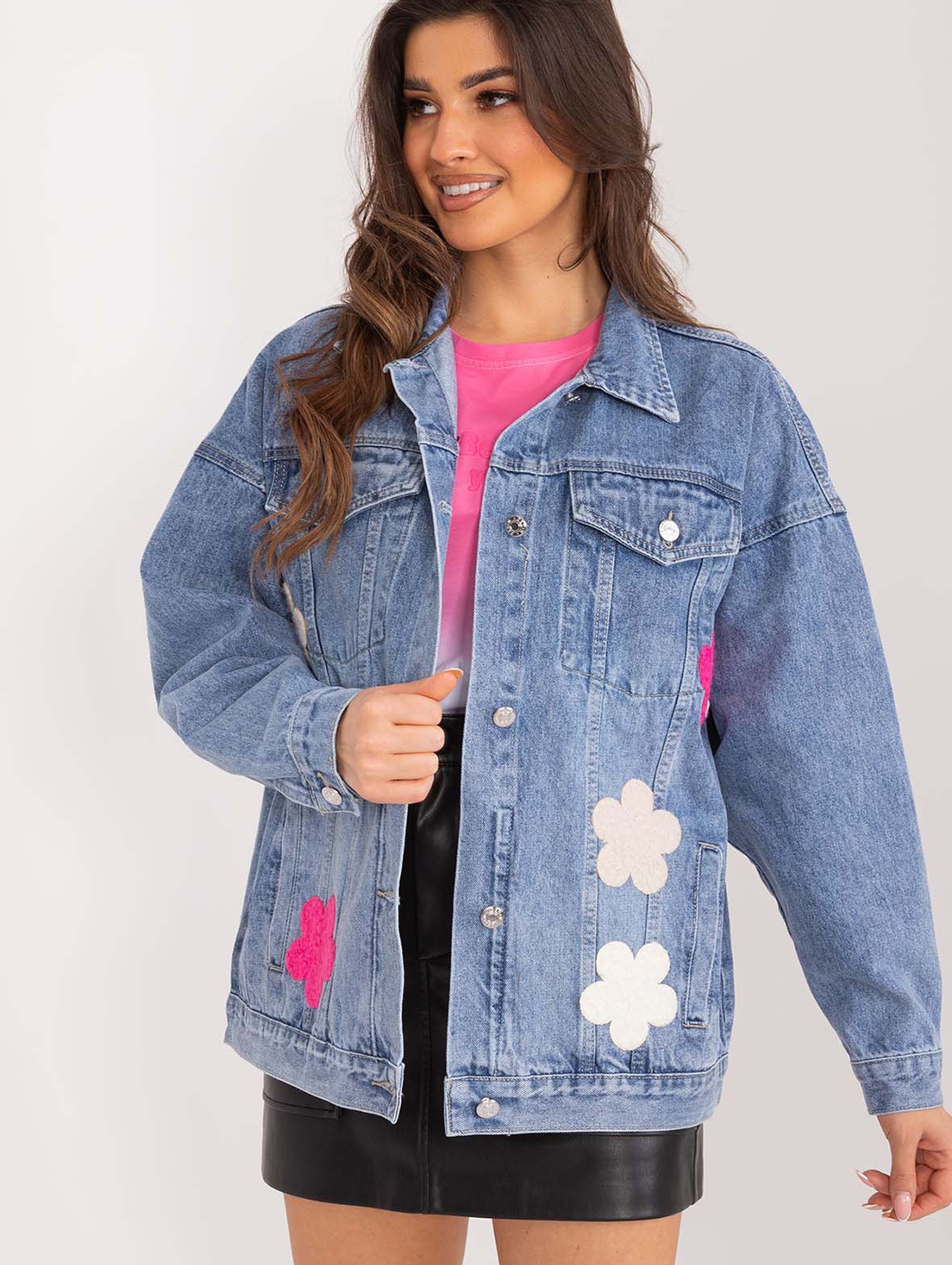 Damska kurtka jasnoniebieska jeansowa w kwiaty