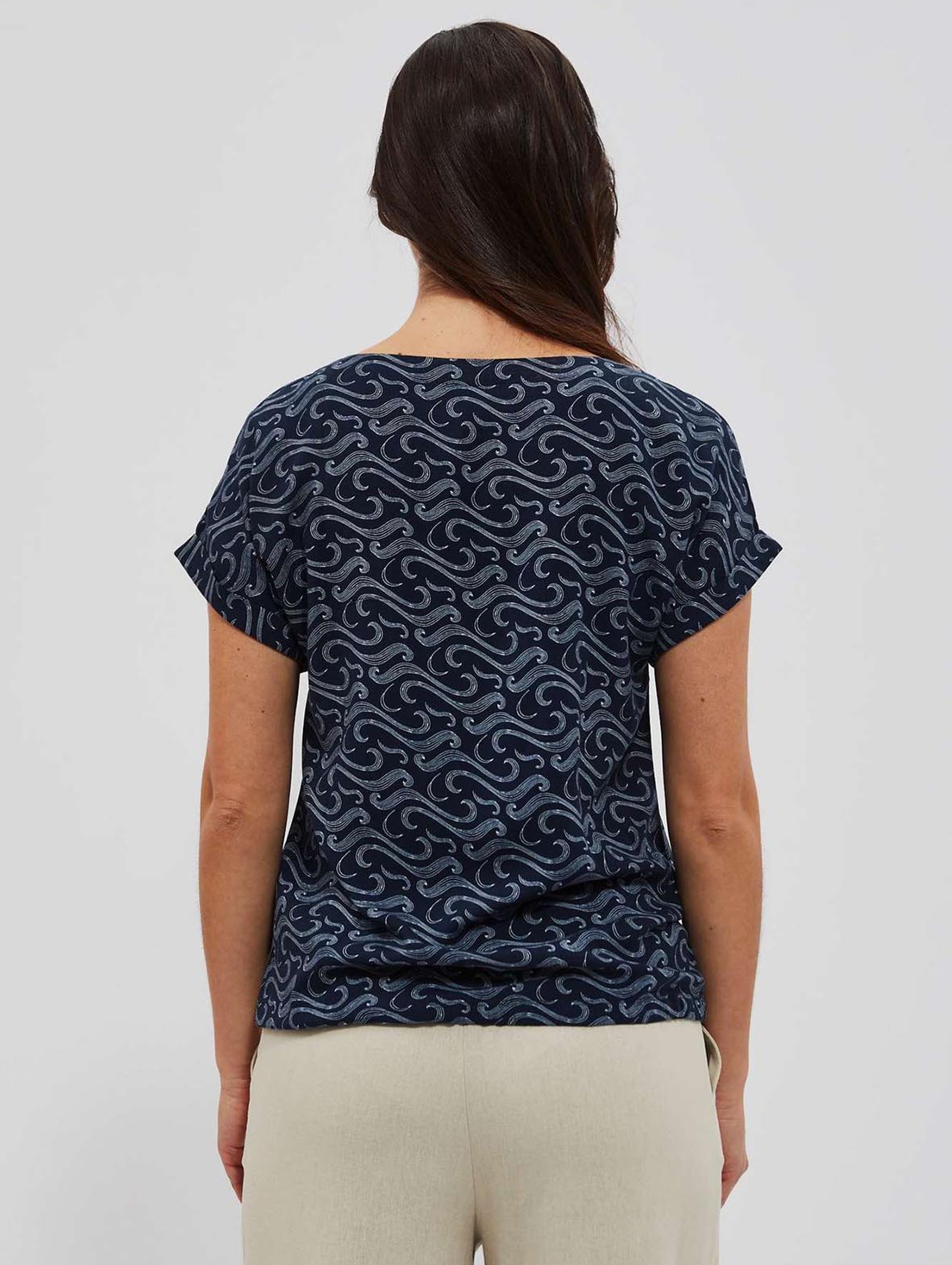 Granatowa bluzka damska z modnym printem