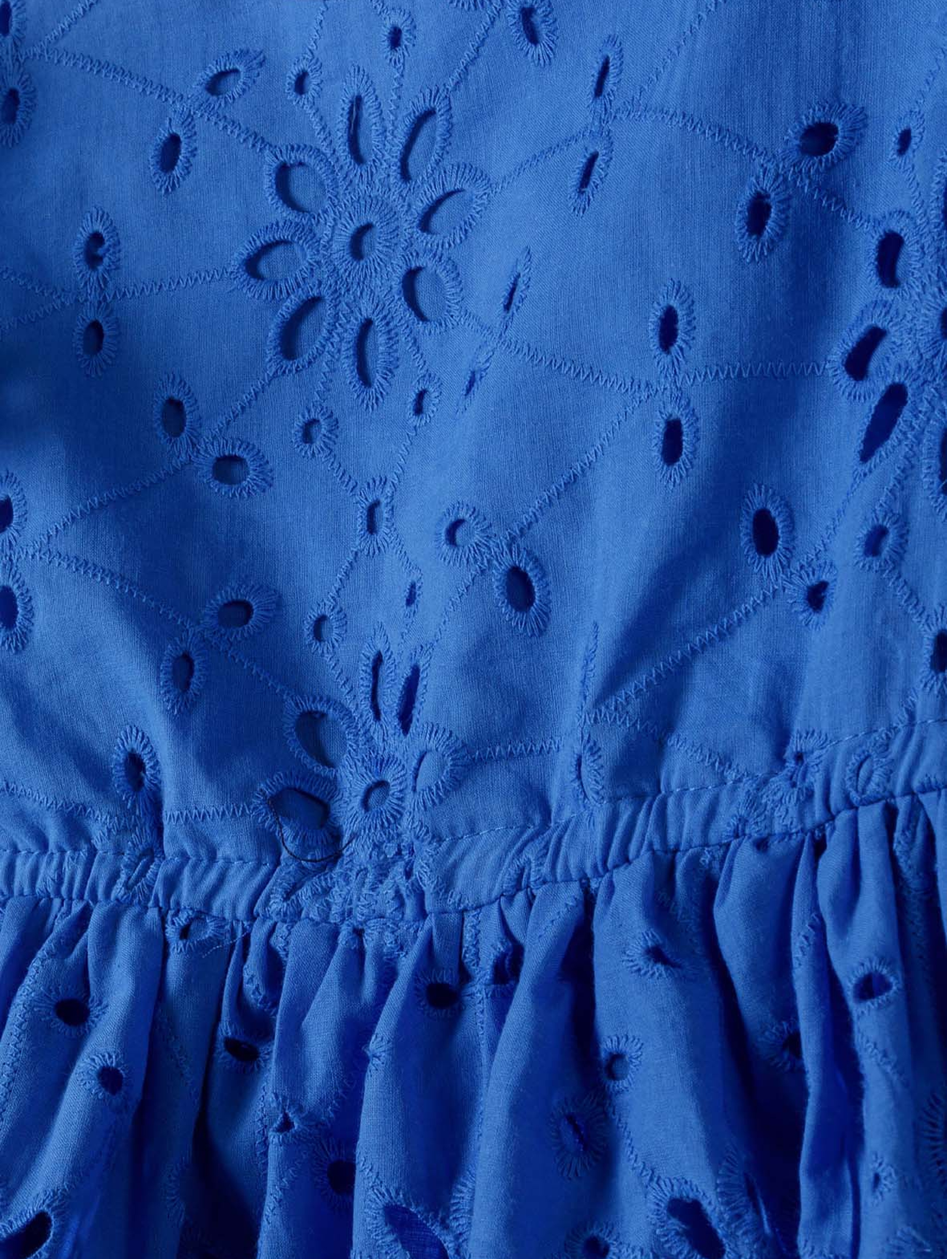 Letnia sukienka niebieska z haftowanej tkaniny dla dziewczynki