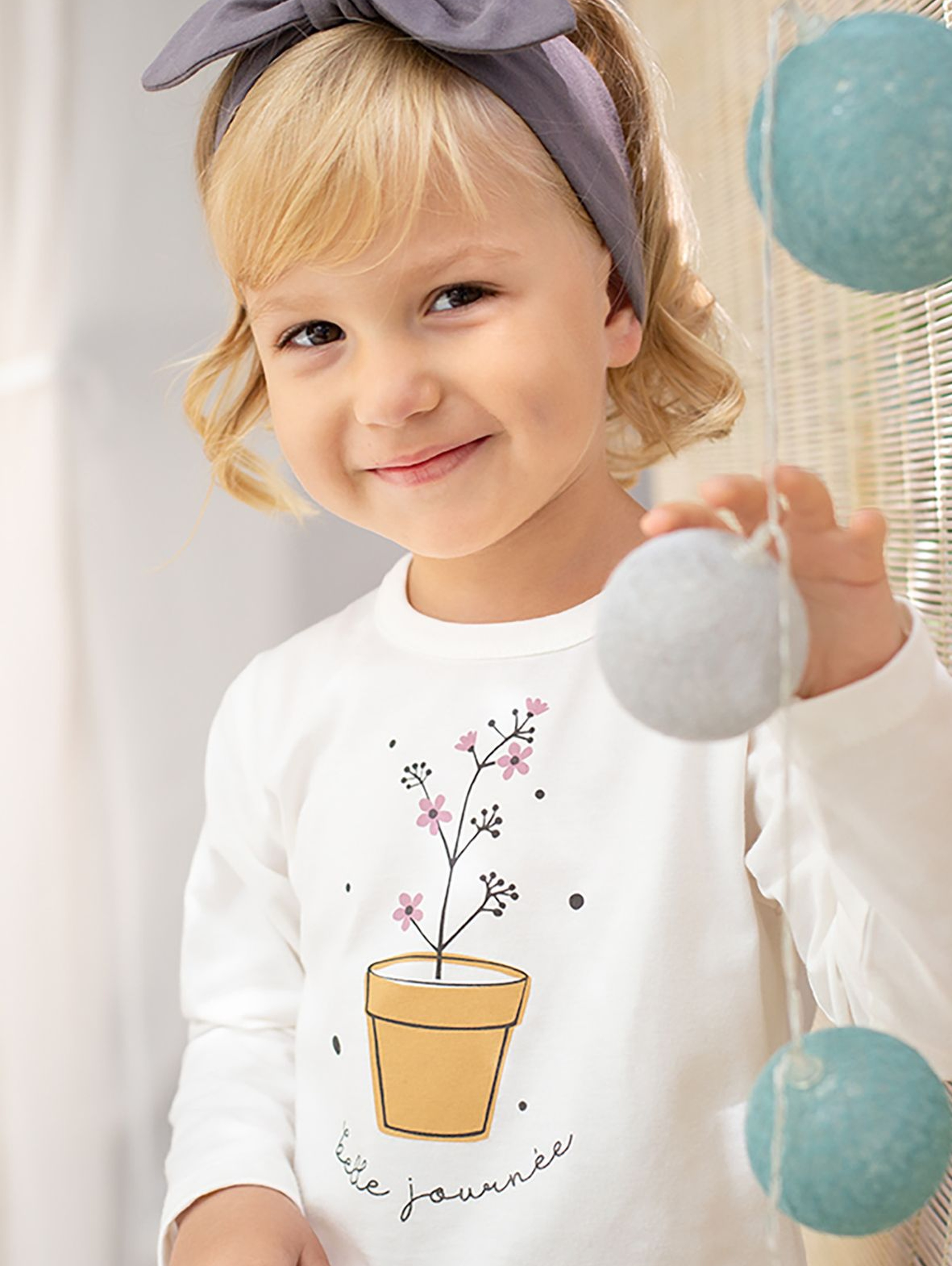Bawełniana bluzka dziewczęca z nadrukiem kwiatka - ecru