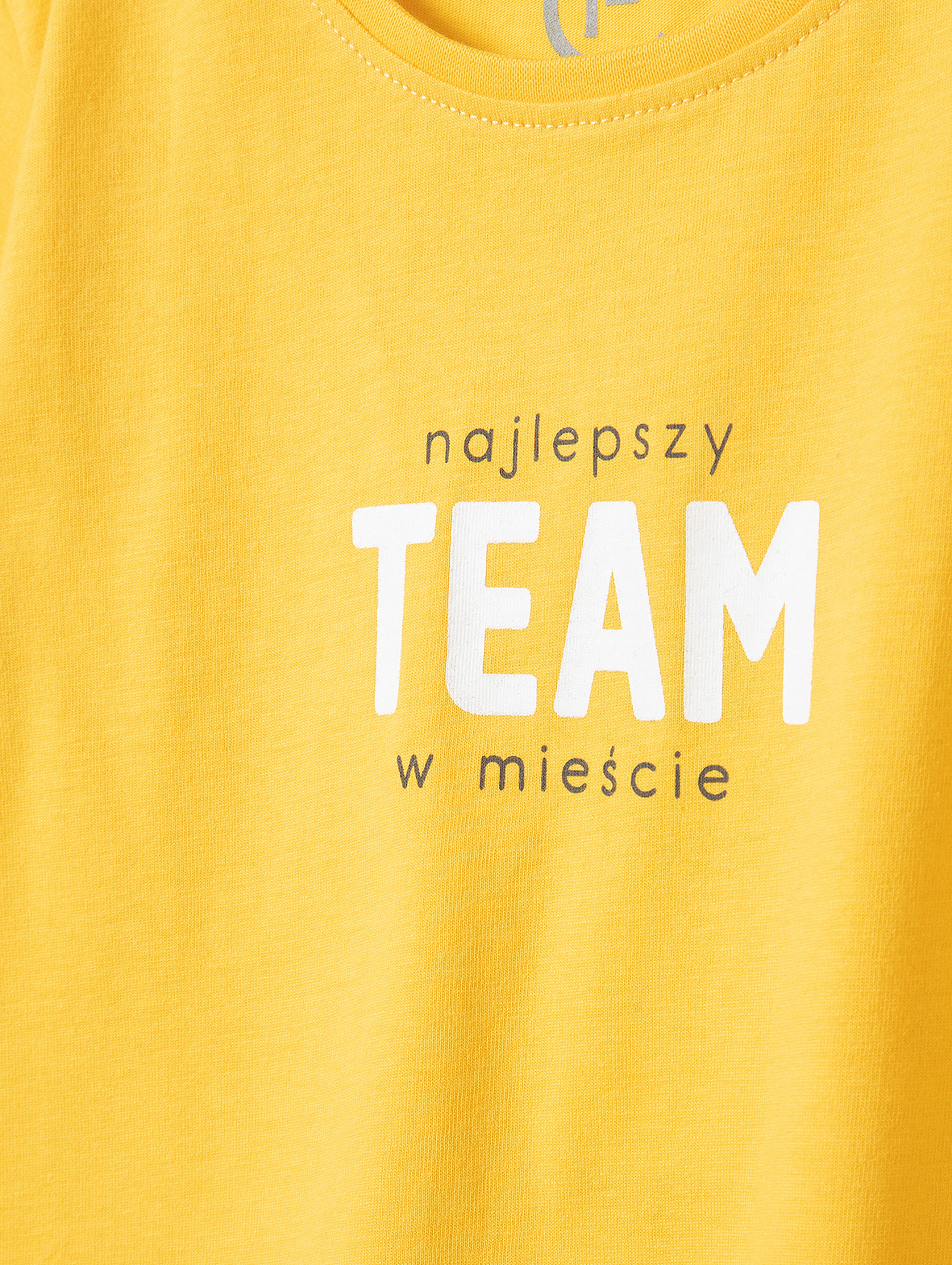 T-shirt bawełniany żółty z napisem - Najlepszy team w mieście