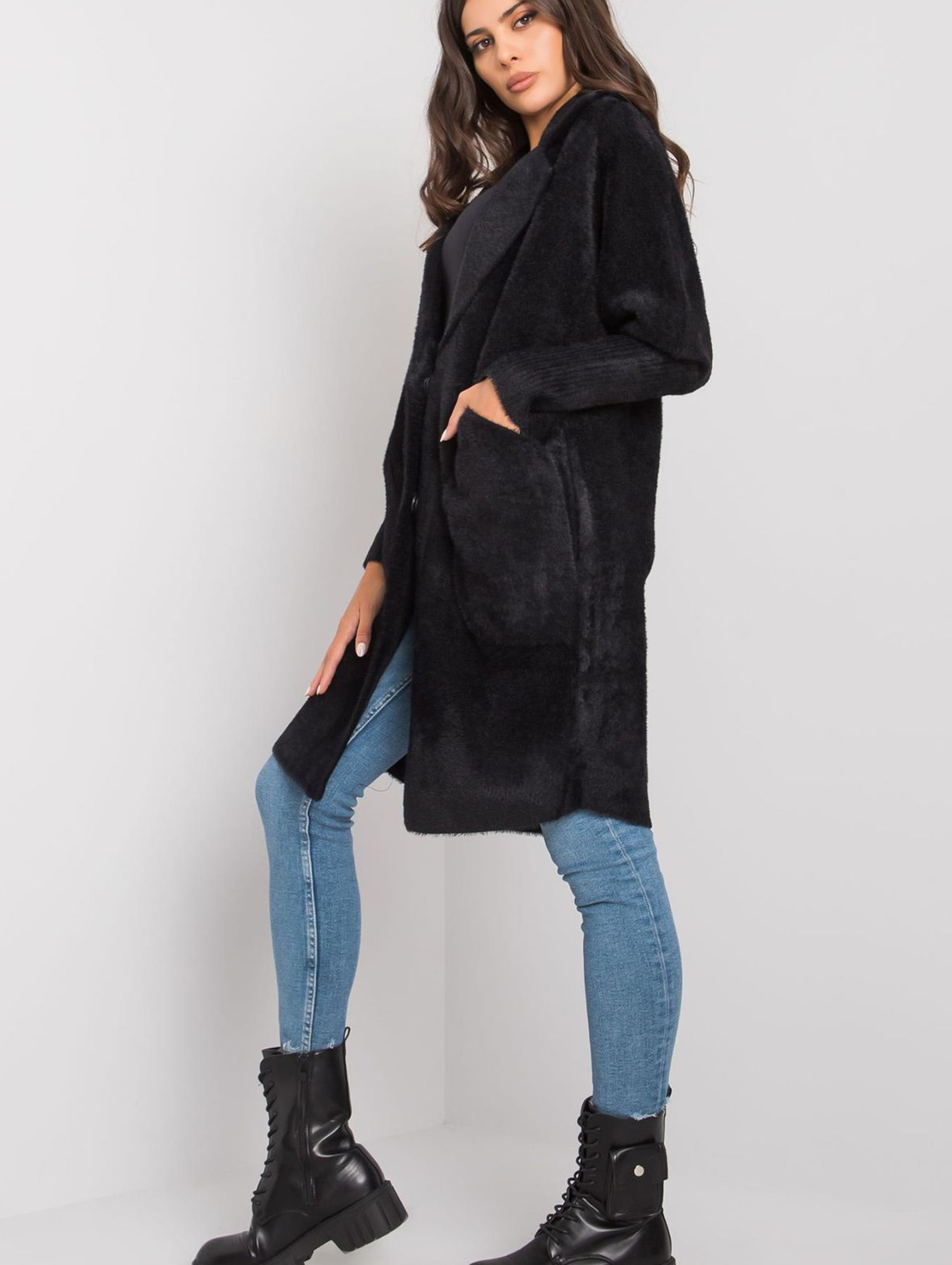 Czarny płaszcz alpaka z kieszeniami rozmiar S/M