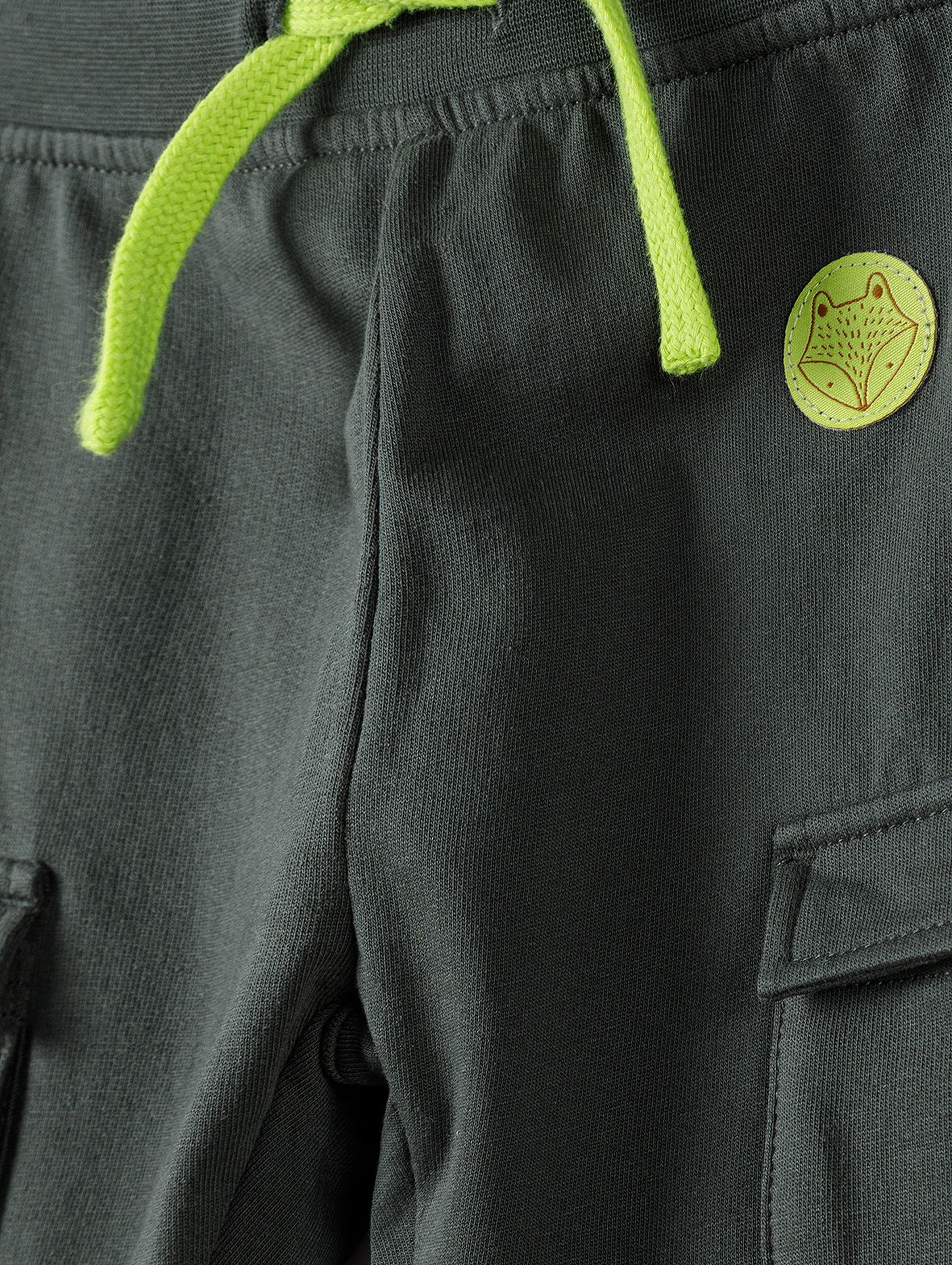 Spodnie niemowlęce z kieszeniami - ciemnozielone