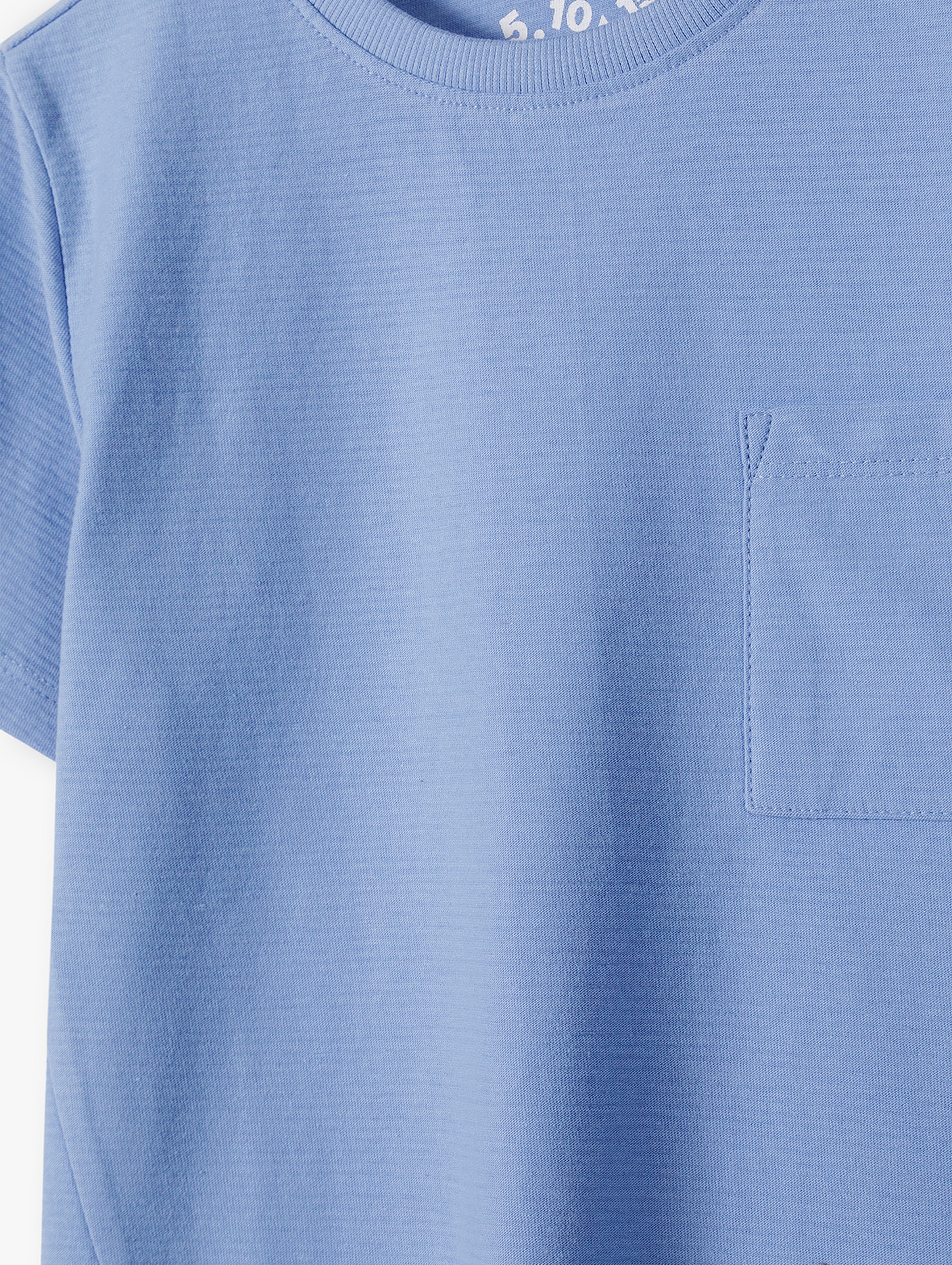 Dzianinowy t-shirt z kieszonką - niebieski - 5.10.15.