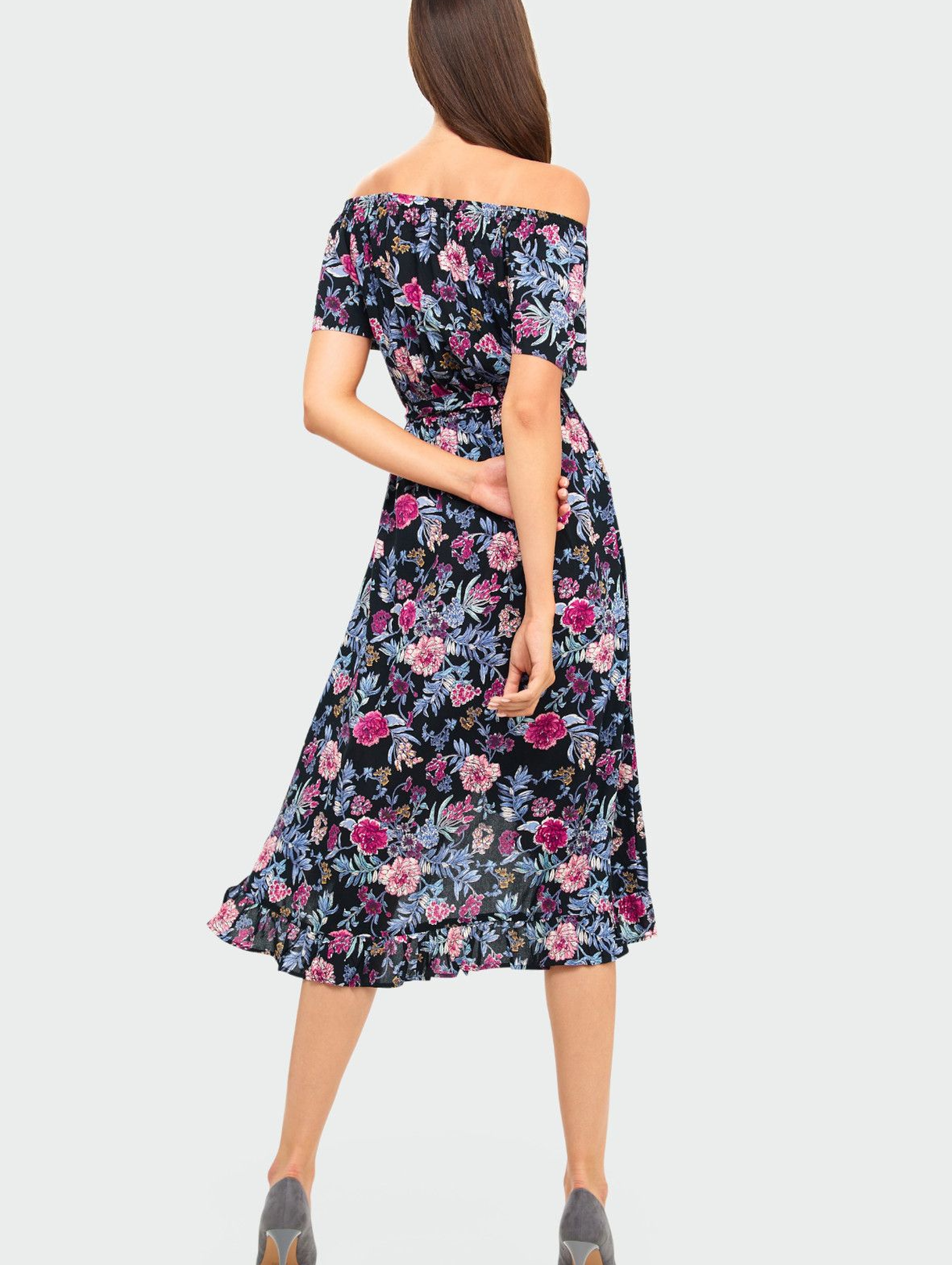 Wiskozowa sukienka z kwiatowym nadrukiem typu hiszpanka