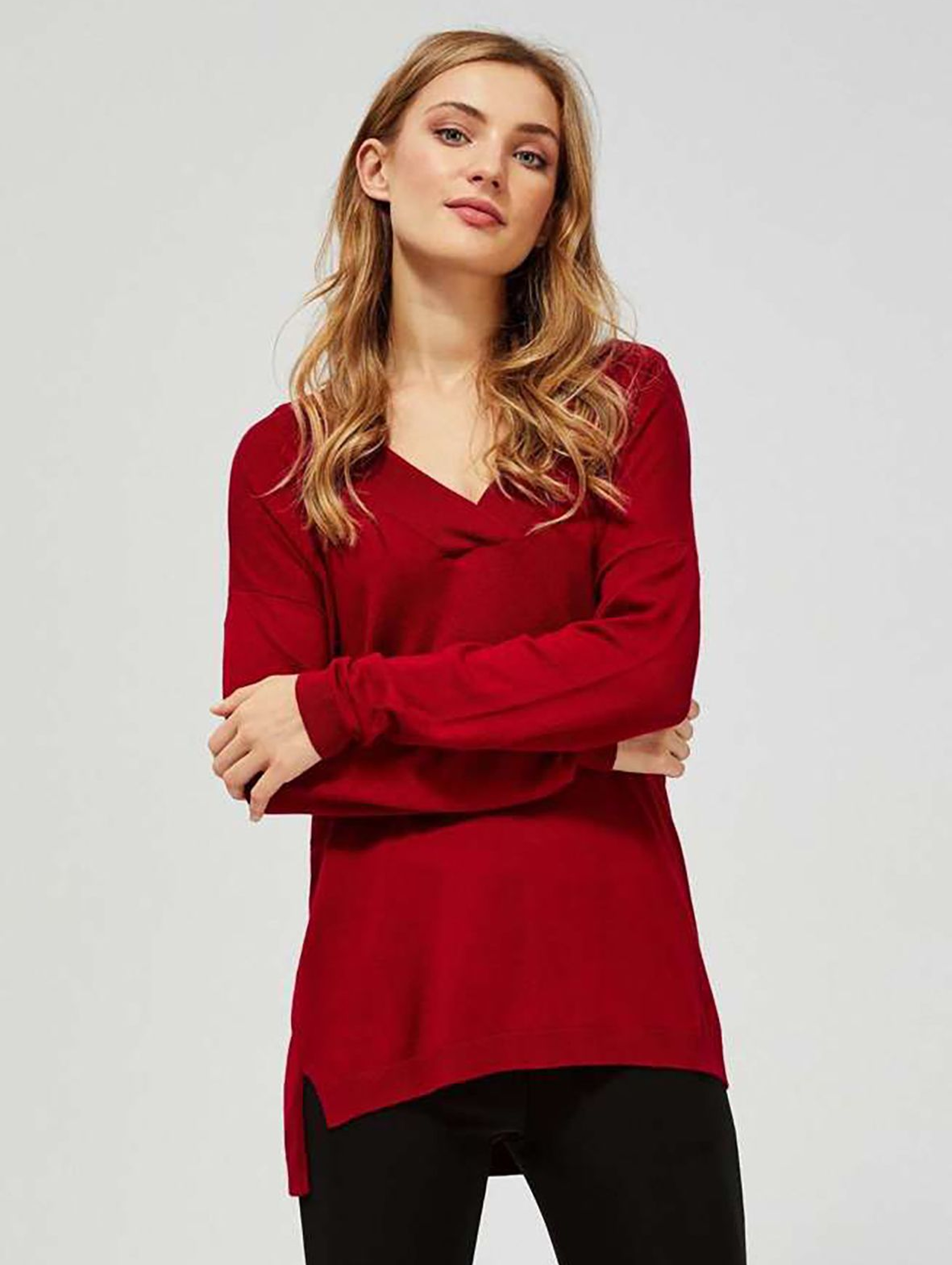 Sweter damski czerwony z dłuższym tyłem