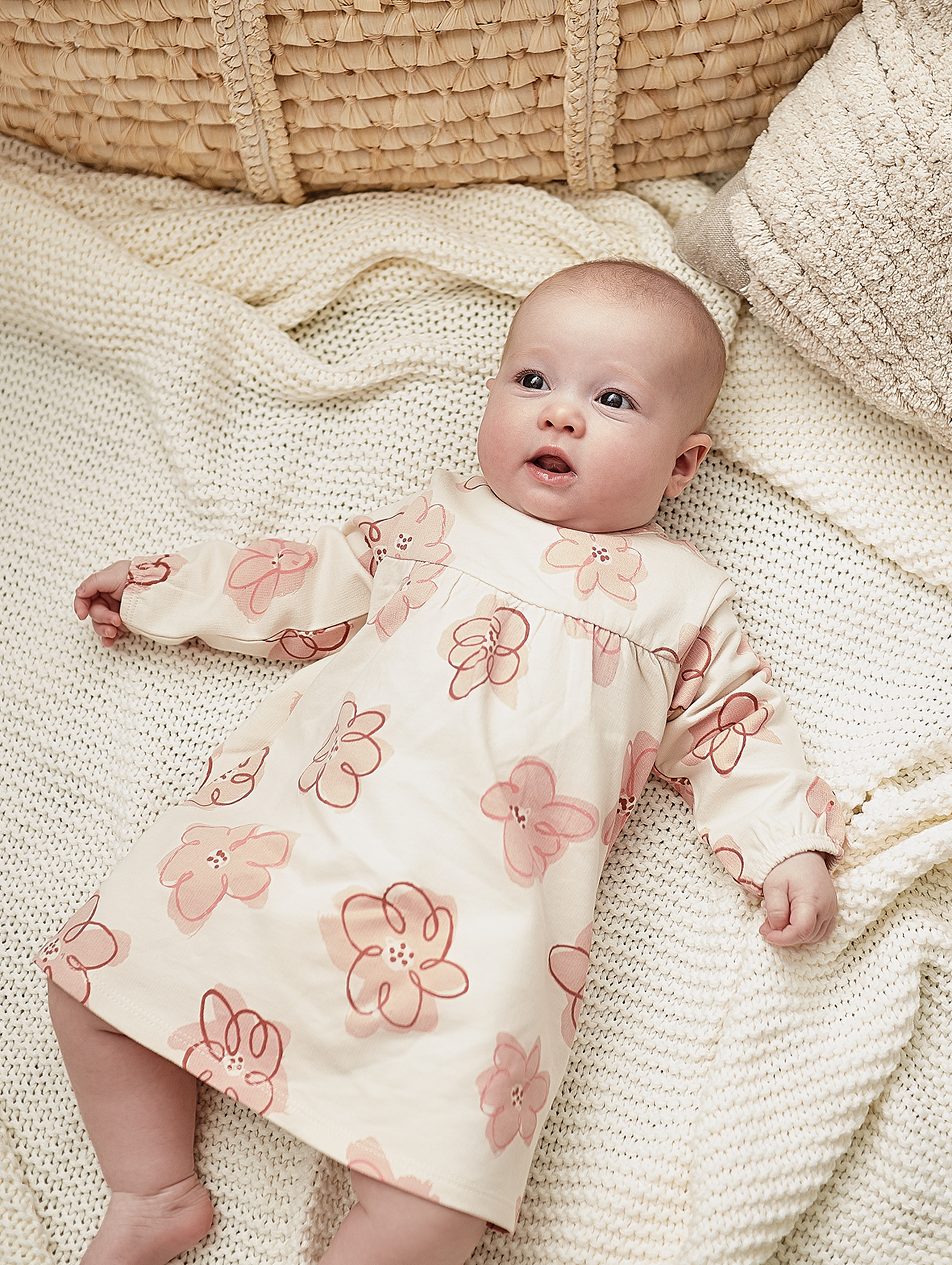 Bawełniana sukienka niemowlęca z długim rękawem w kwiaty