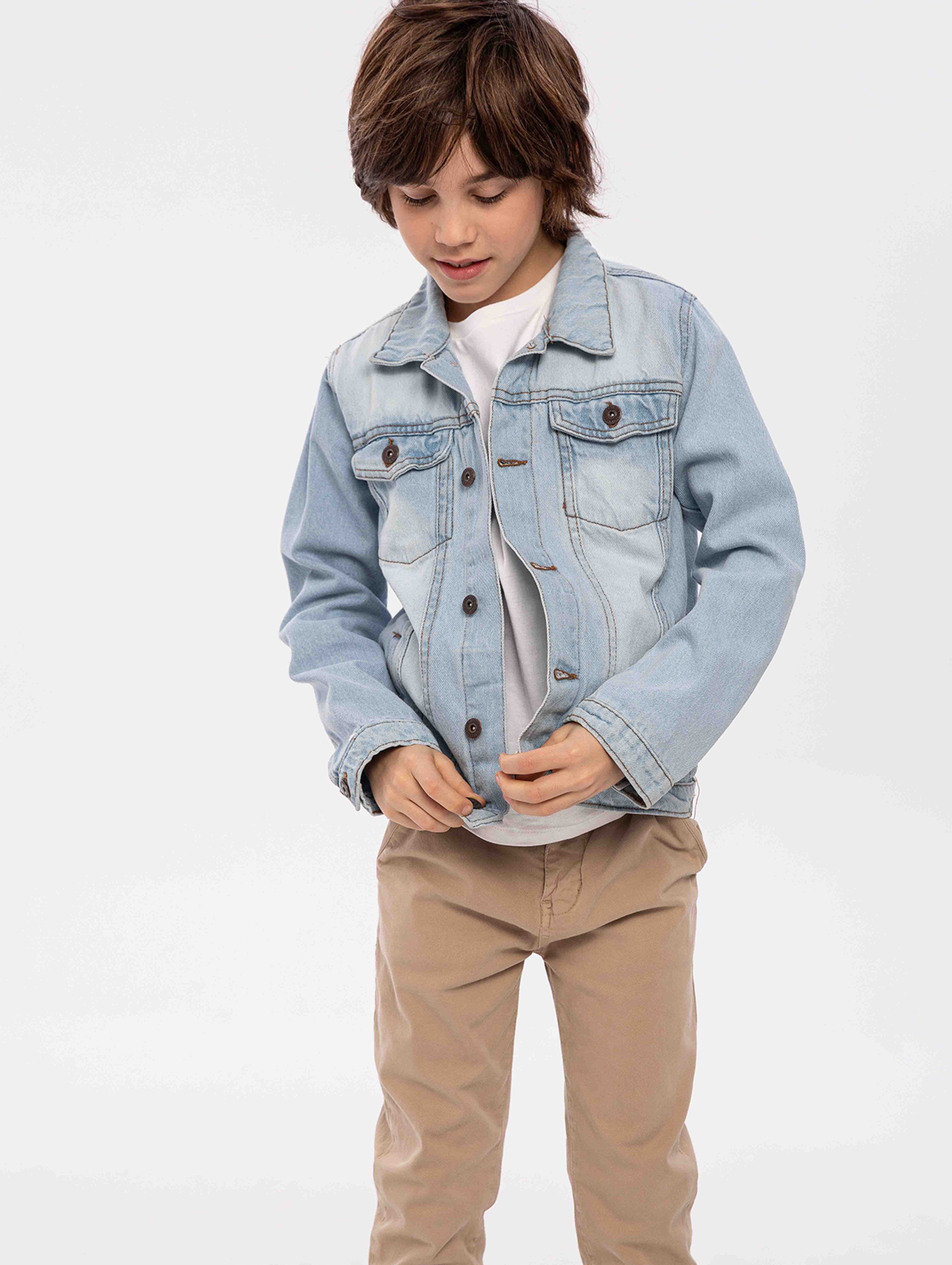 Jasnoniebieska kurtka jeansowa dla chłopca