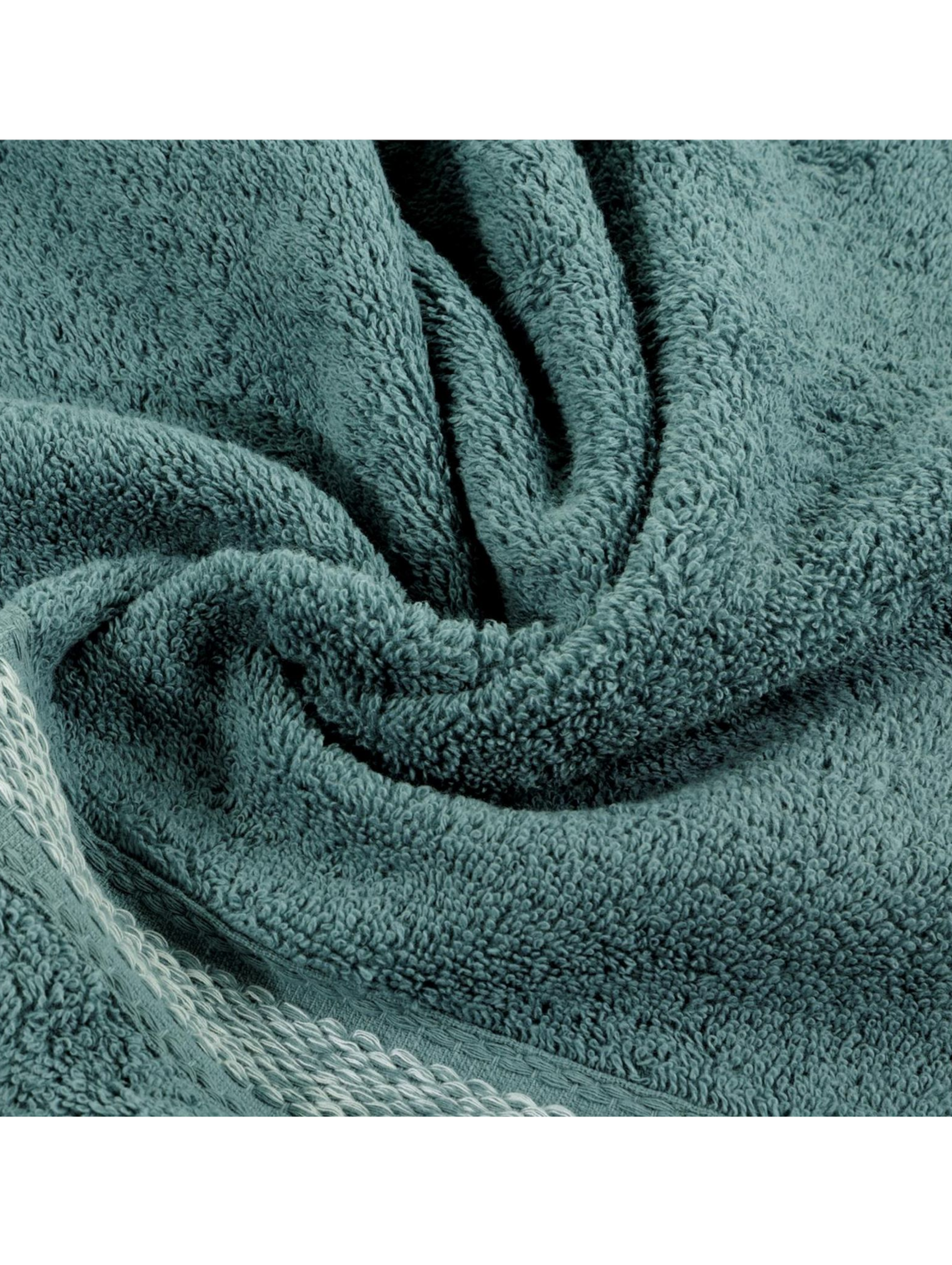 Miętowy ręcznik 50x90 cm z ozdobnym pasem