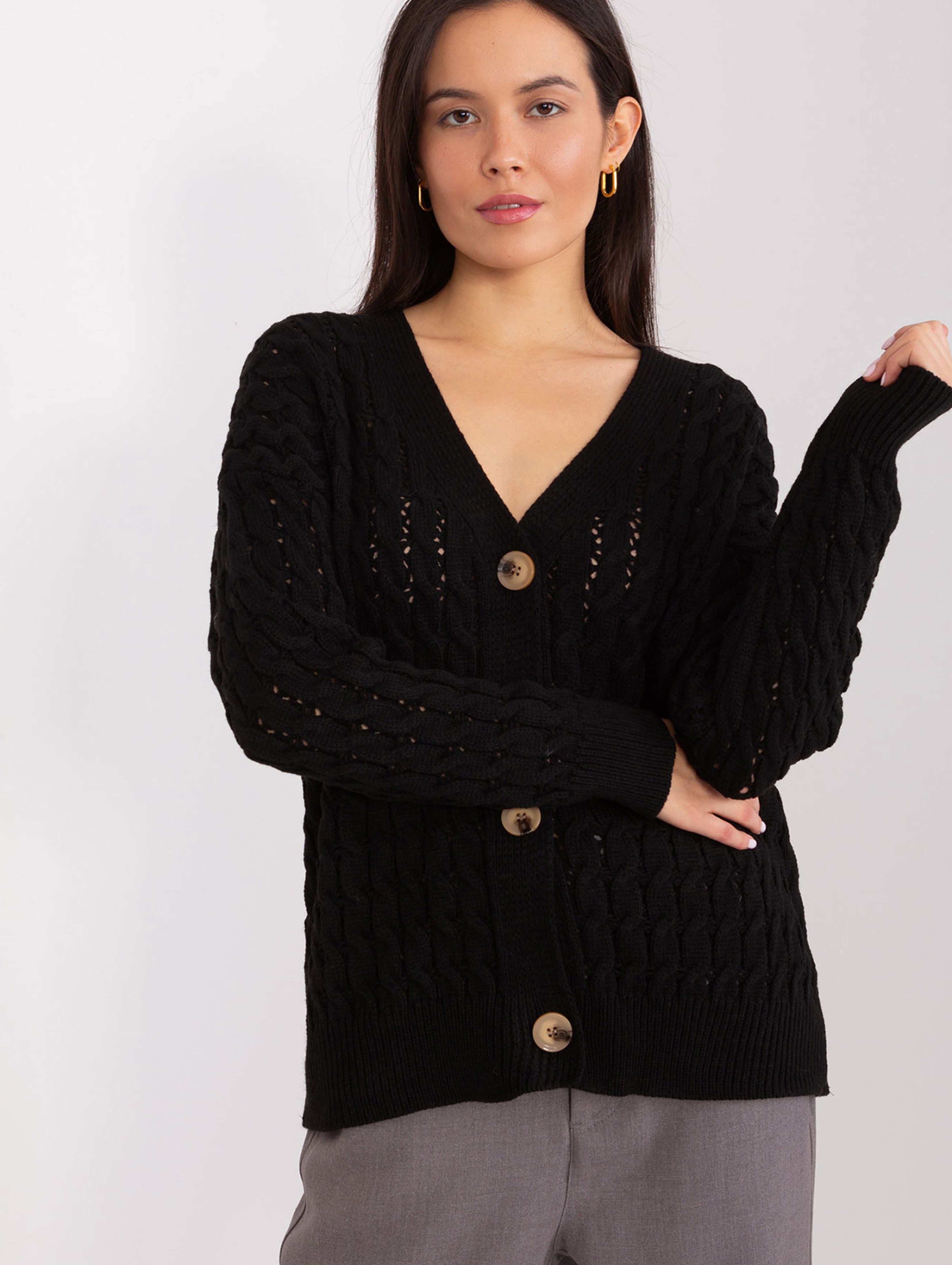 Czarny damski sweter rozpinany z dekoltem V