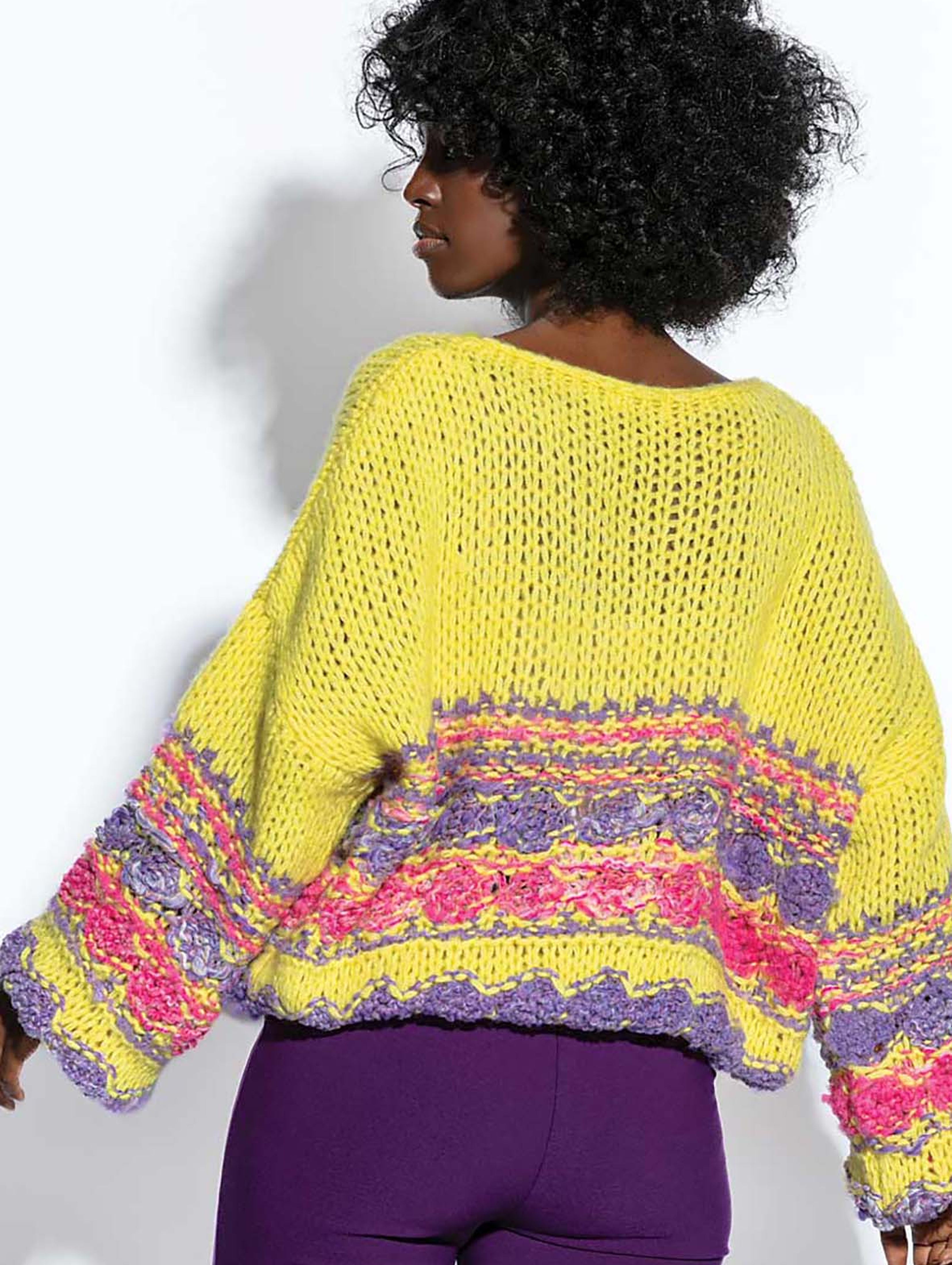 Kolorowy sweter damski z dzianiny Fobya żółty