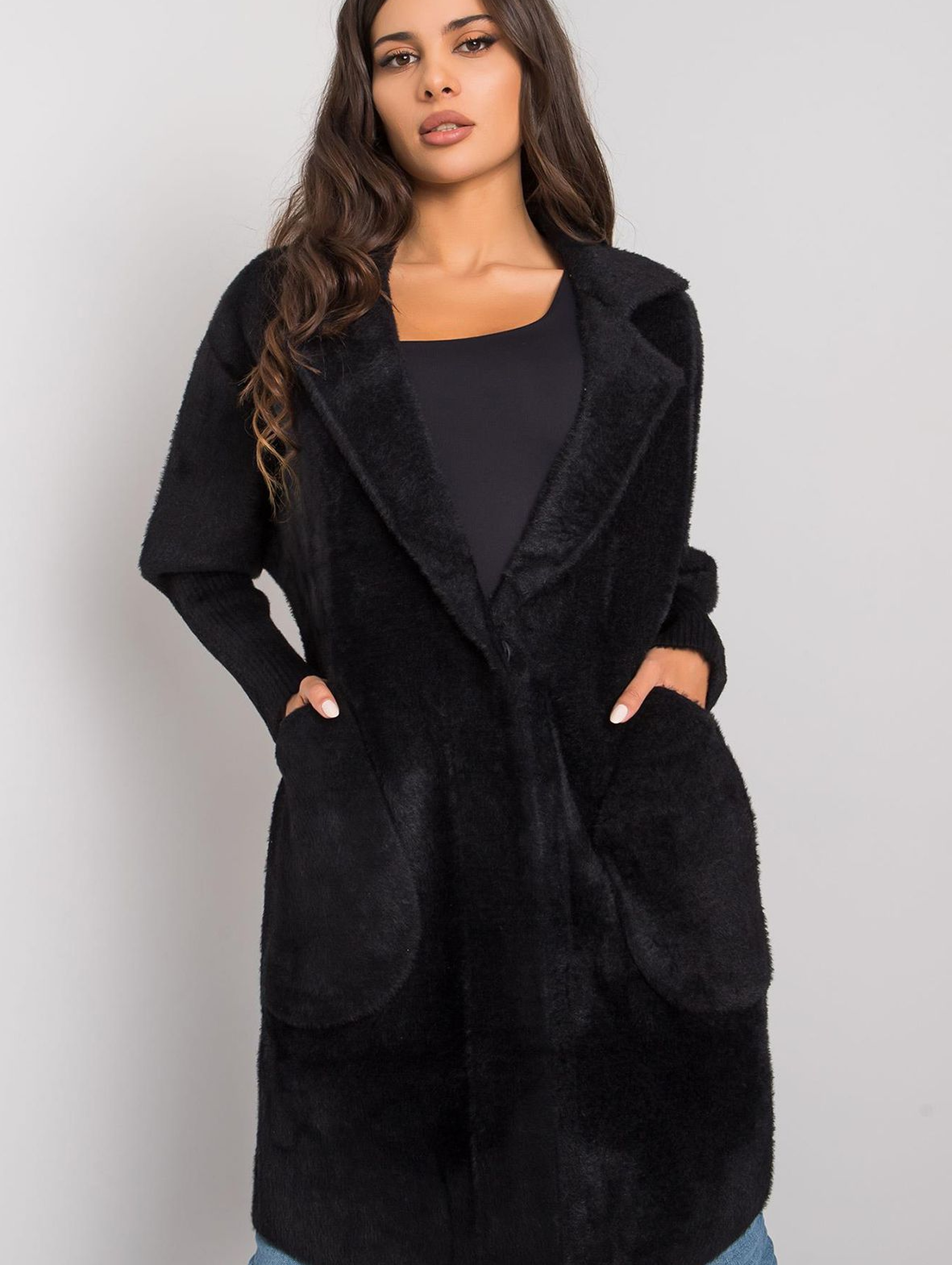 Czarny płaszcz alpaka z kieszeniami rozmiar S/M