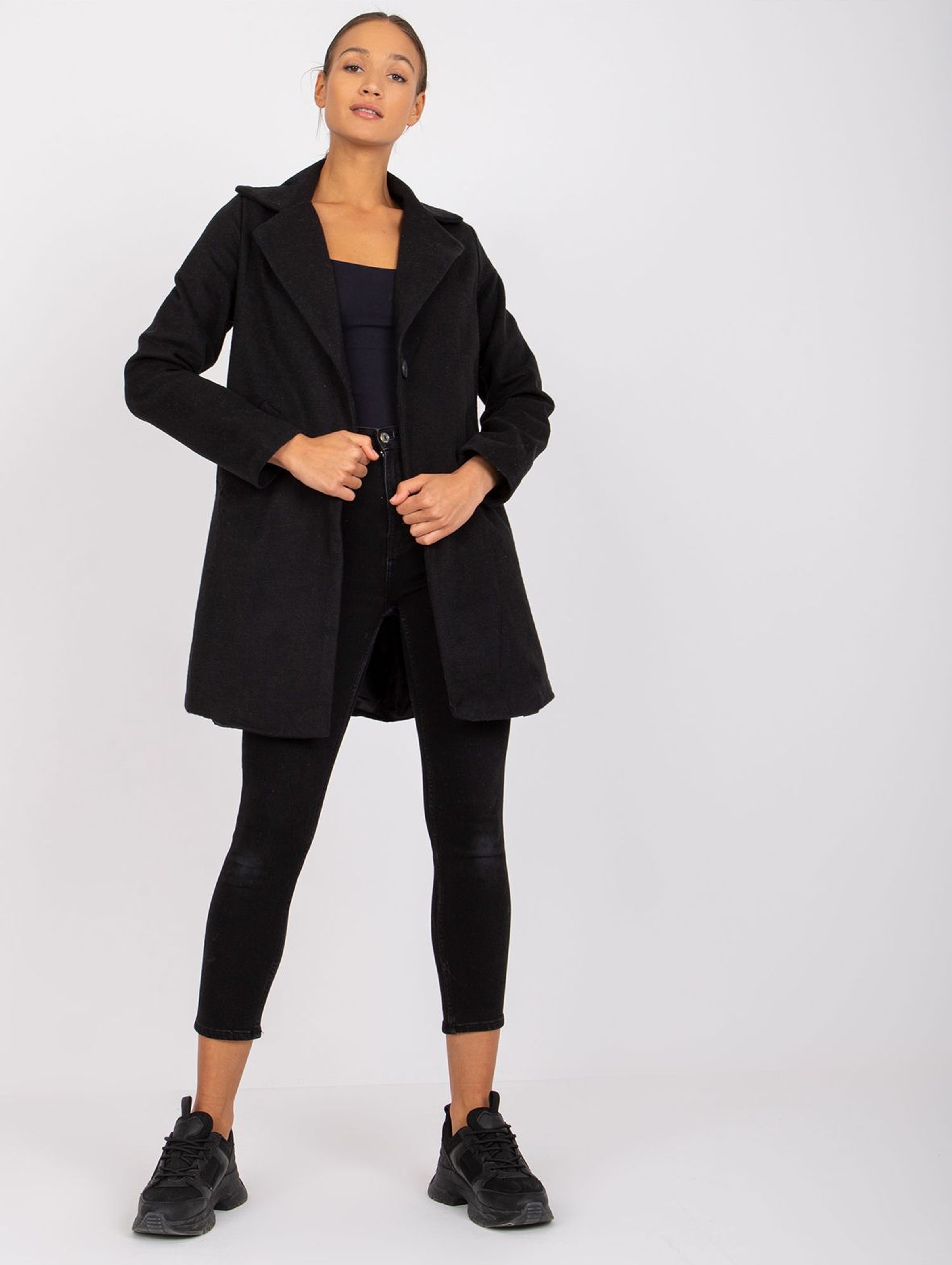 Krótki elegancki płaszcz damski - czarny