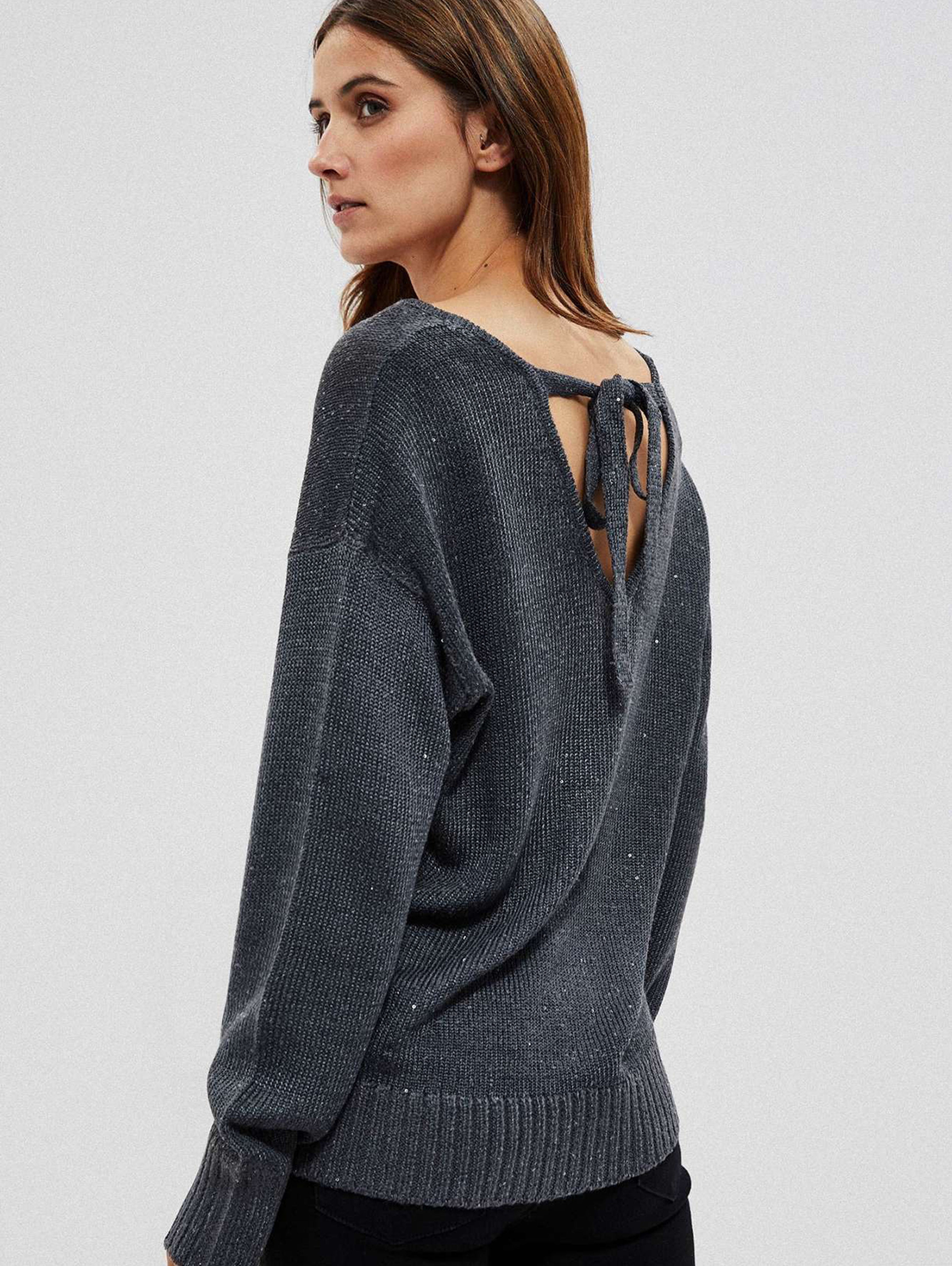 Damski sweter szary oversize z błyszczącymi cekinami
