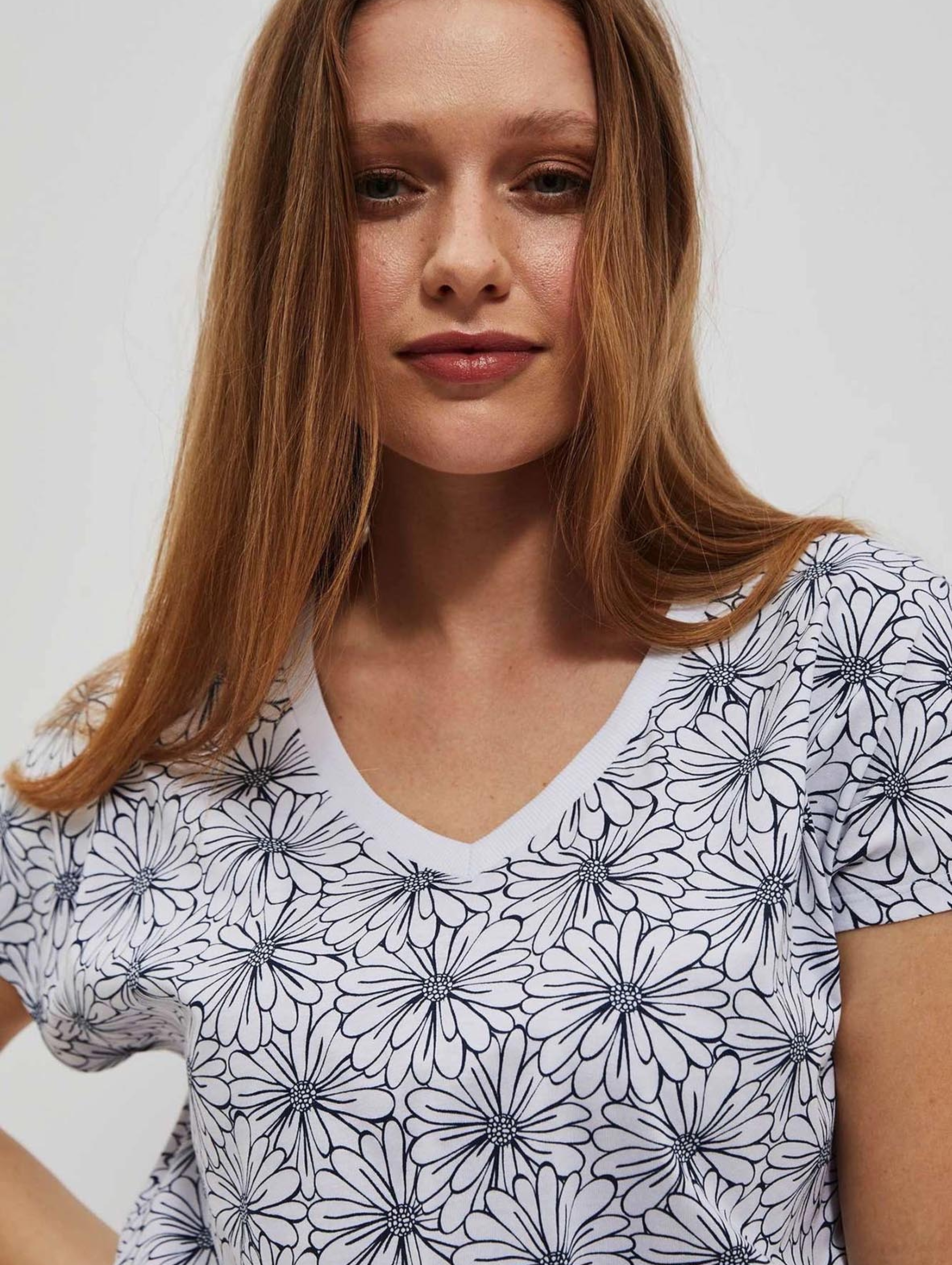 Koszulka damska z kwiatowym nadrukiem