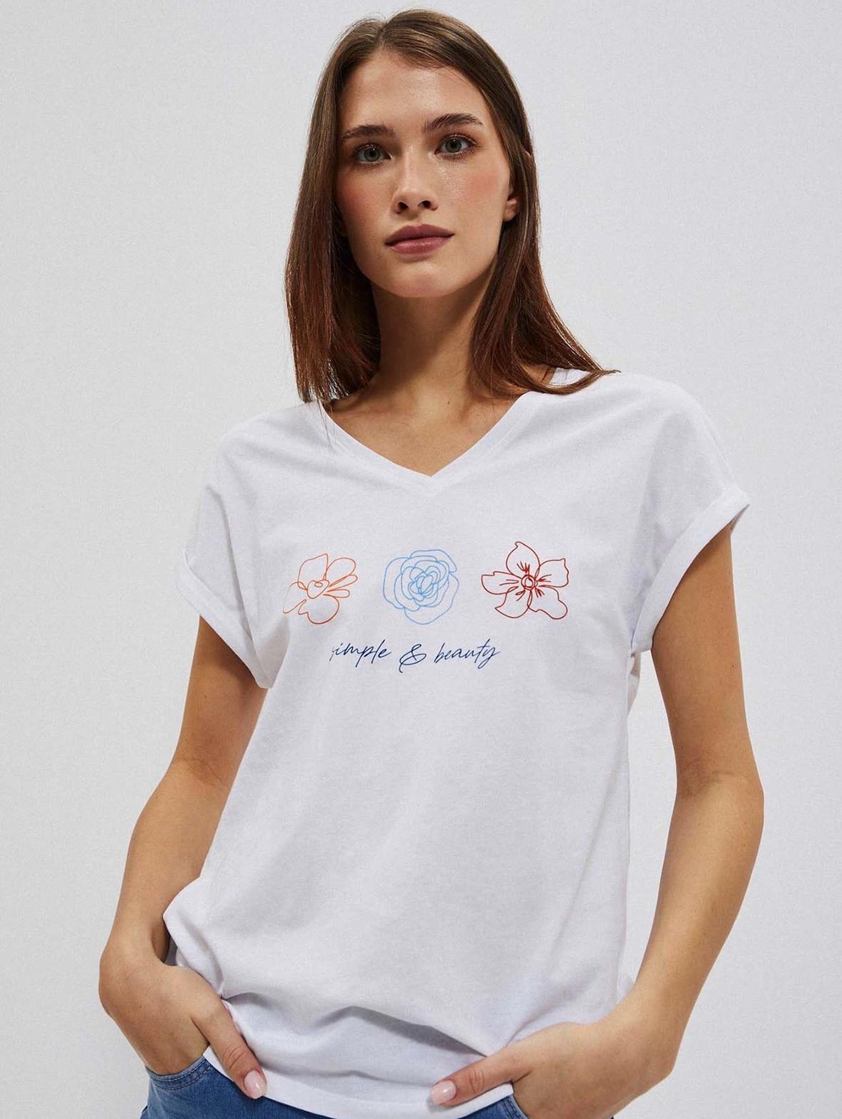 T-shirt damski z dekoltem w serek i nadrukiem