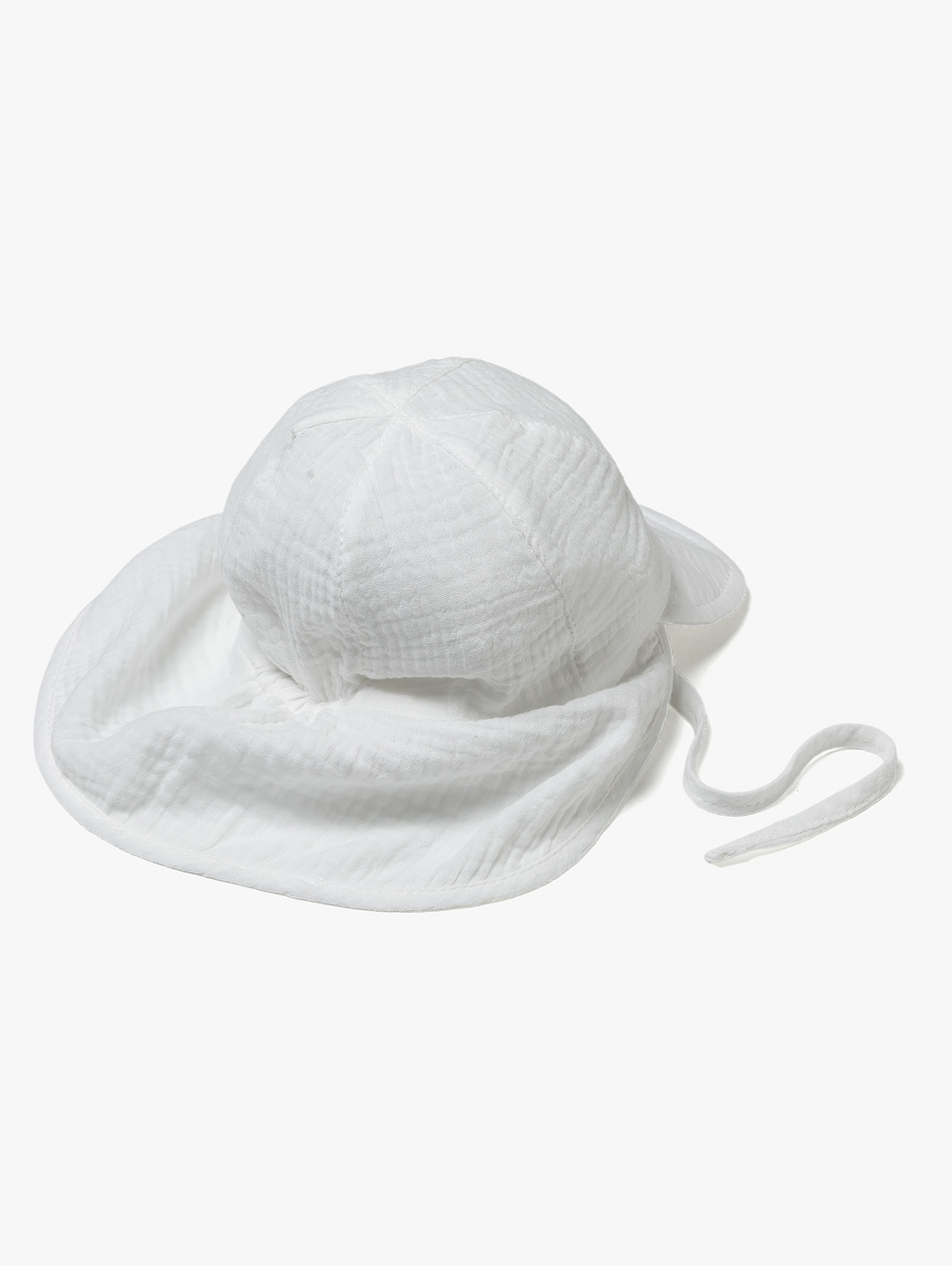 Biała tkaninowa czapka z daszkiem dla niemowlaka - 5.10.15.