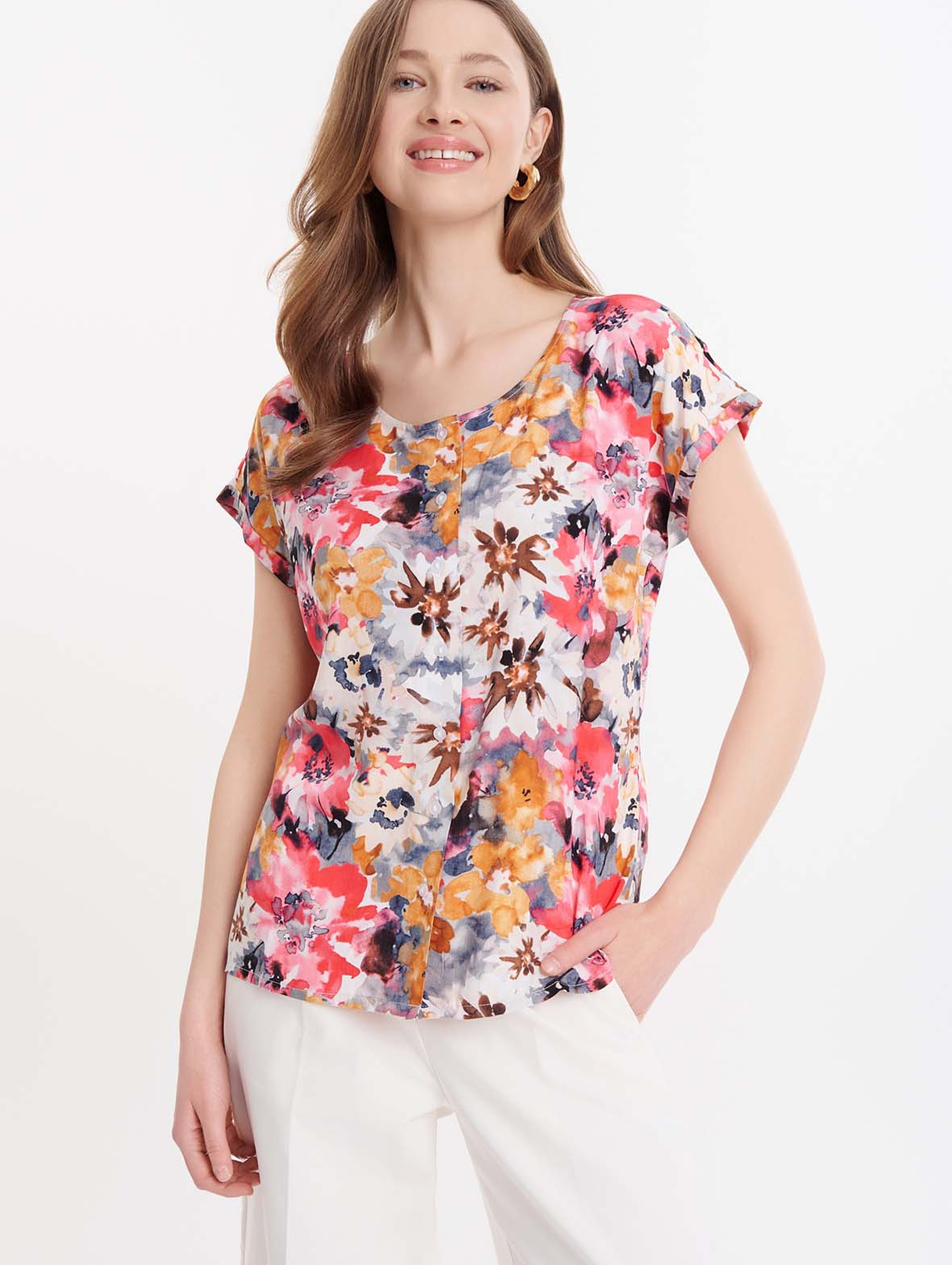 Damska koszulka z wiskozy w kolorowe kwiaty