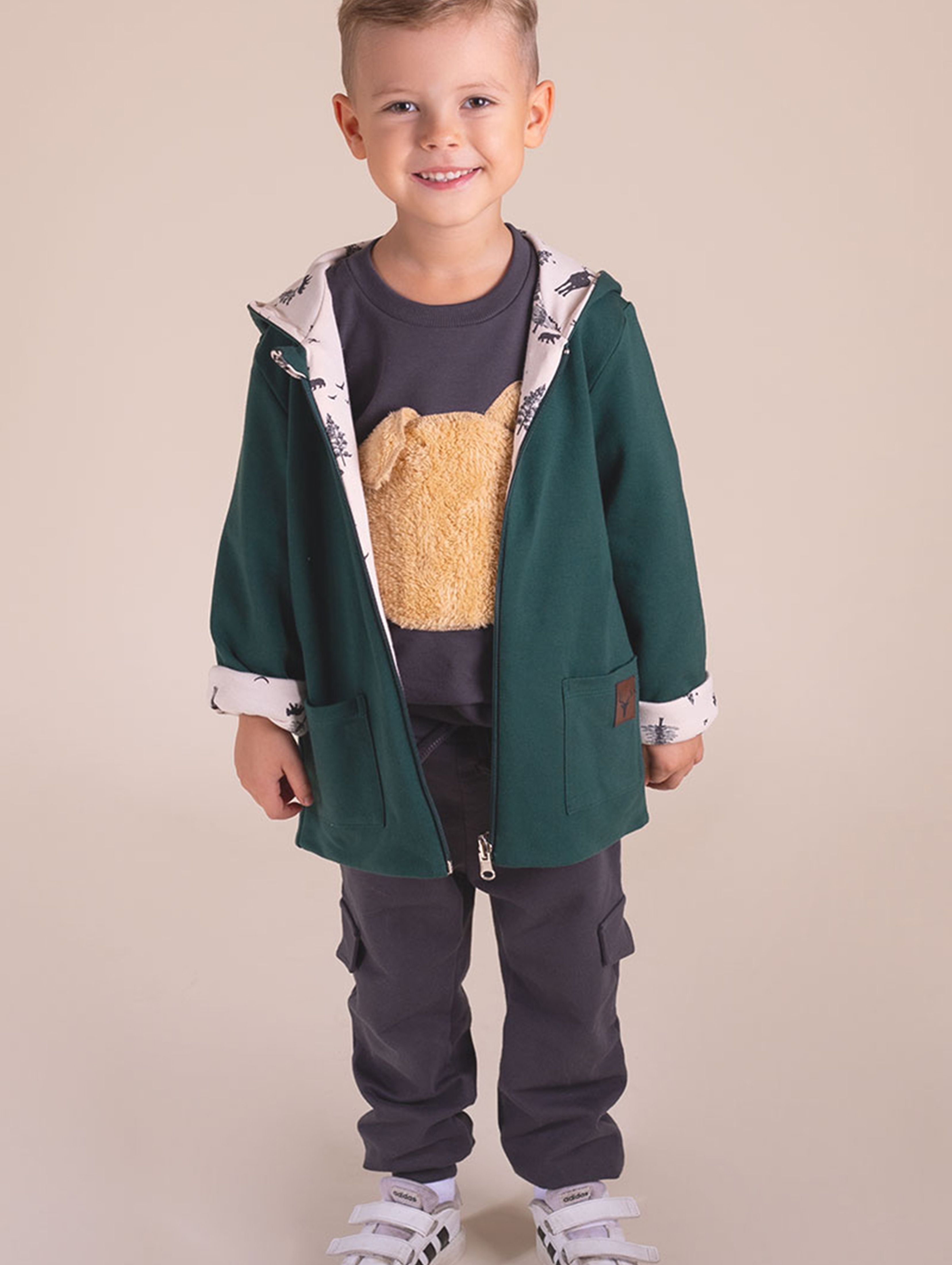 Bawełniana kurtka chłopięca dwustronna zielona/beżowa z motywem leśnym
