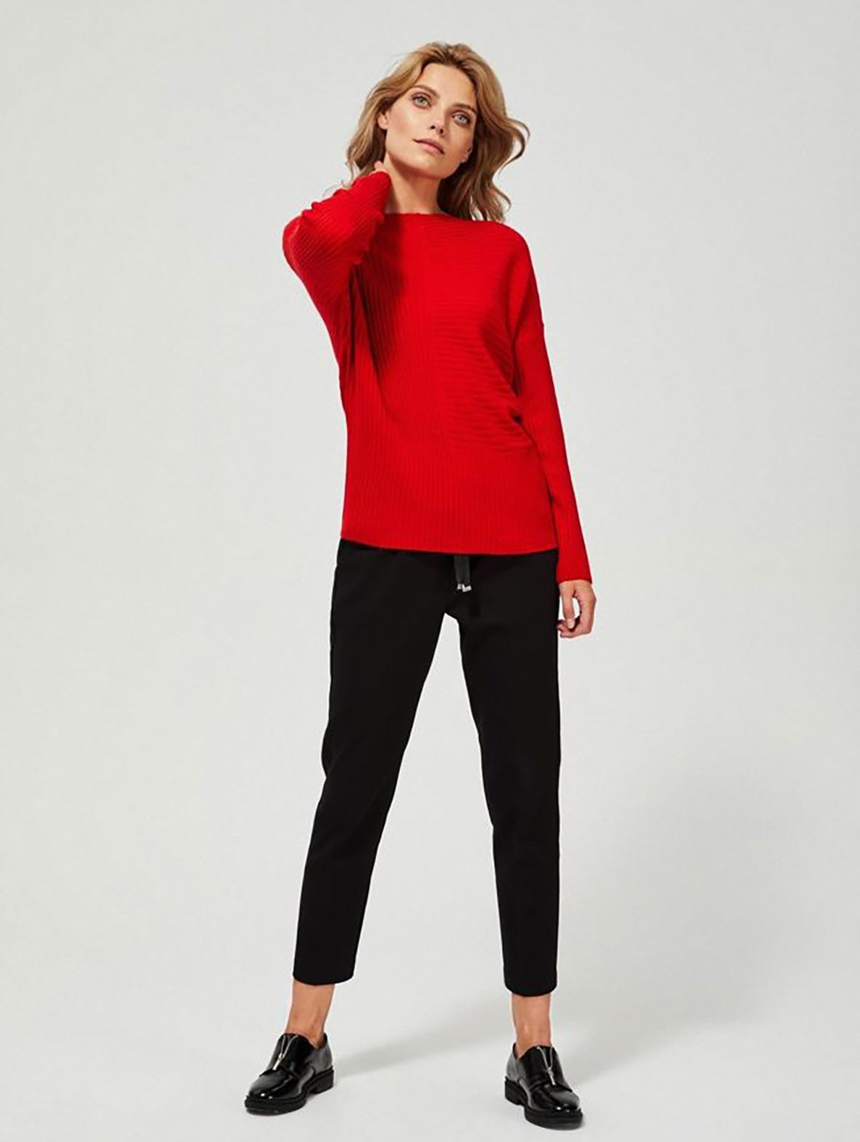 Sweter damski w prążki - czerwony