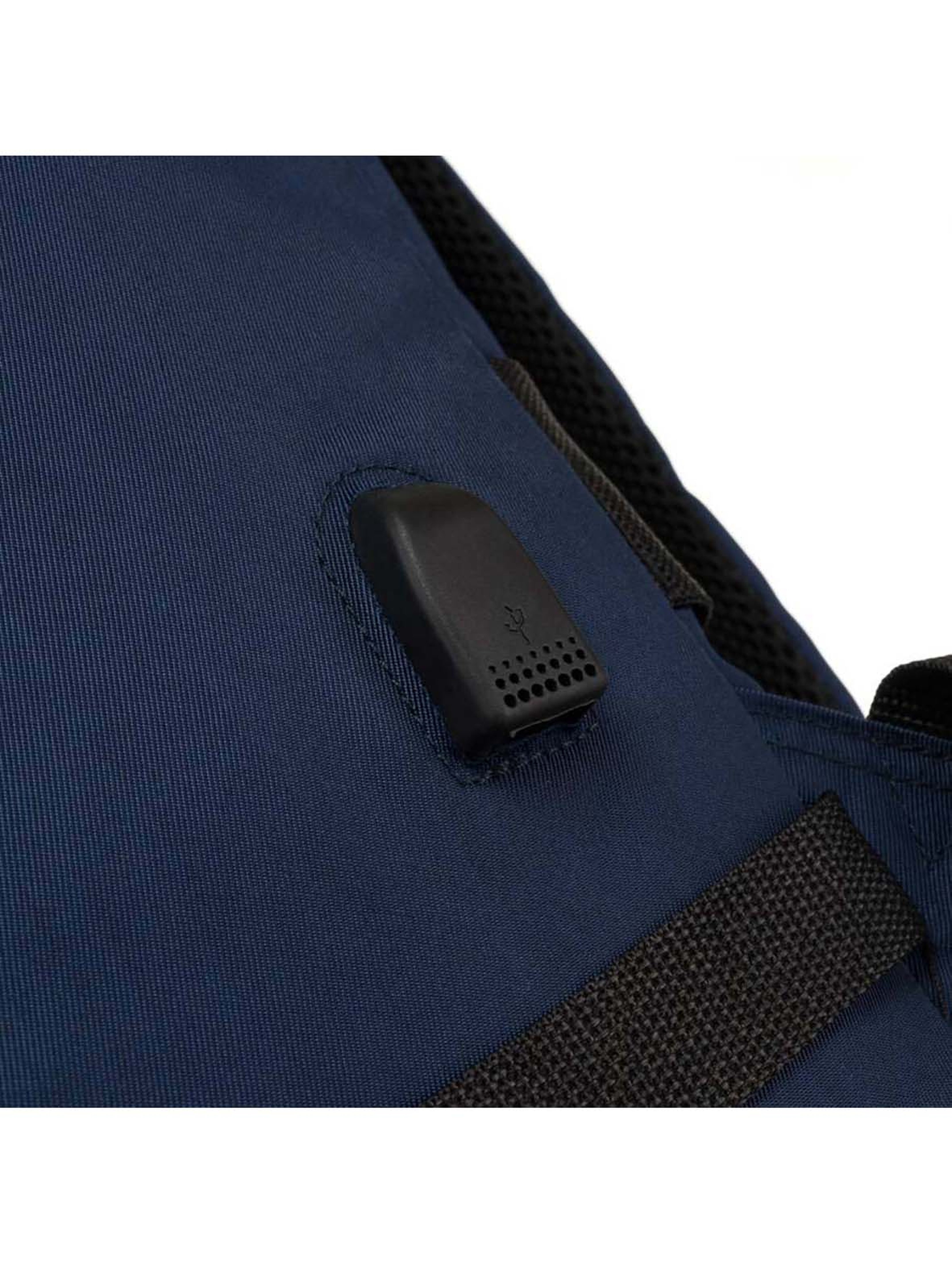 Pojemny, podróżny różowy plecak kabinowy z portem USB - Peterson