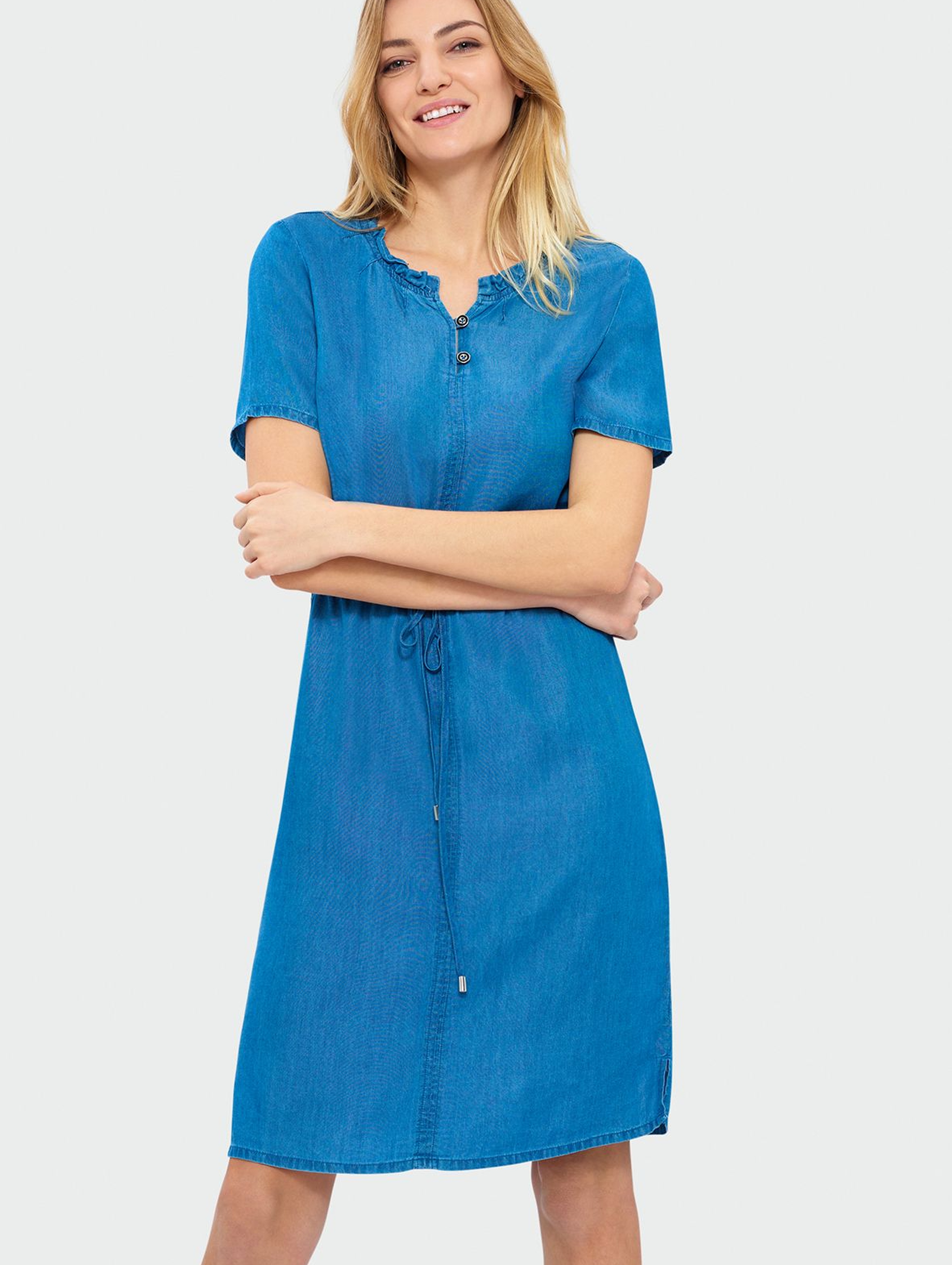 Niebieska sukienka z Lyocelu  z krótkim rękawem