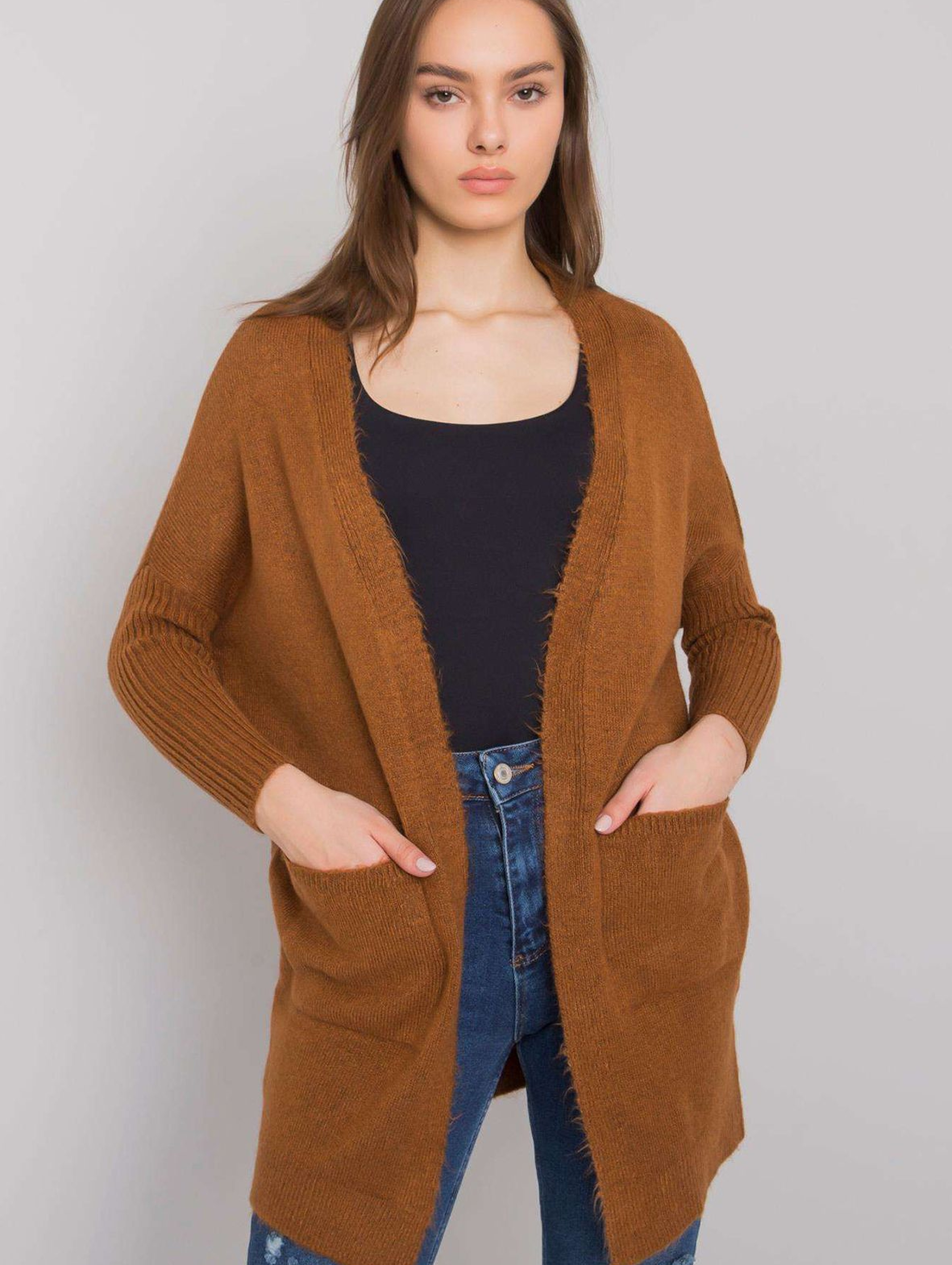 Sweter damski brązowy z kieszeniami