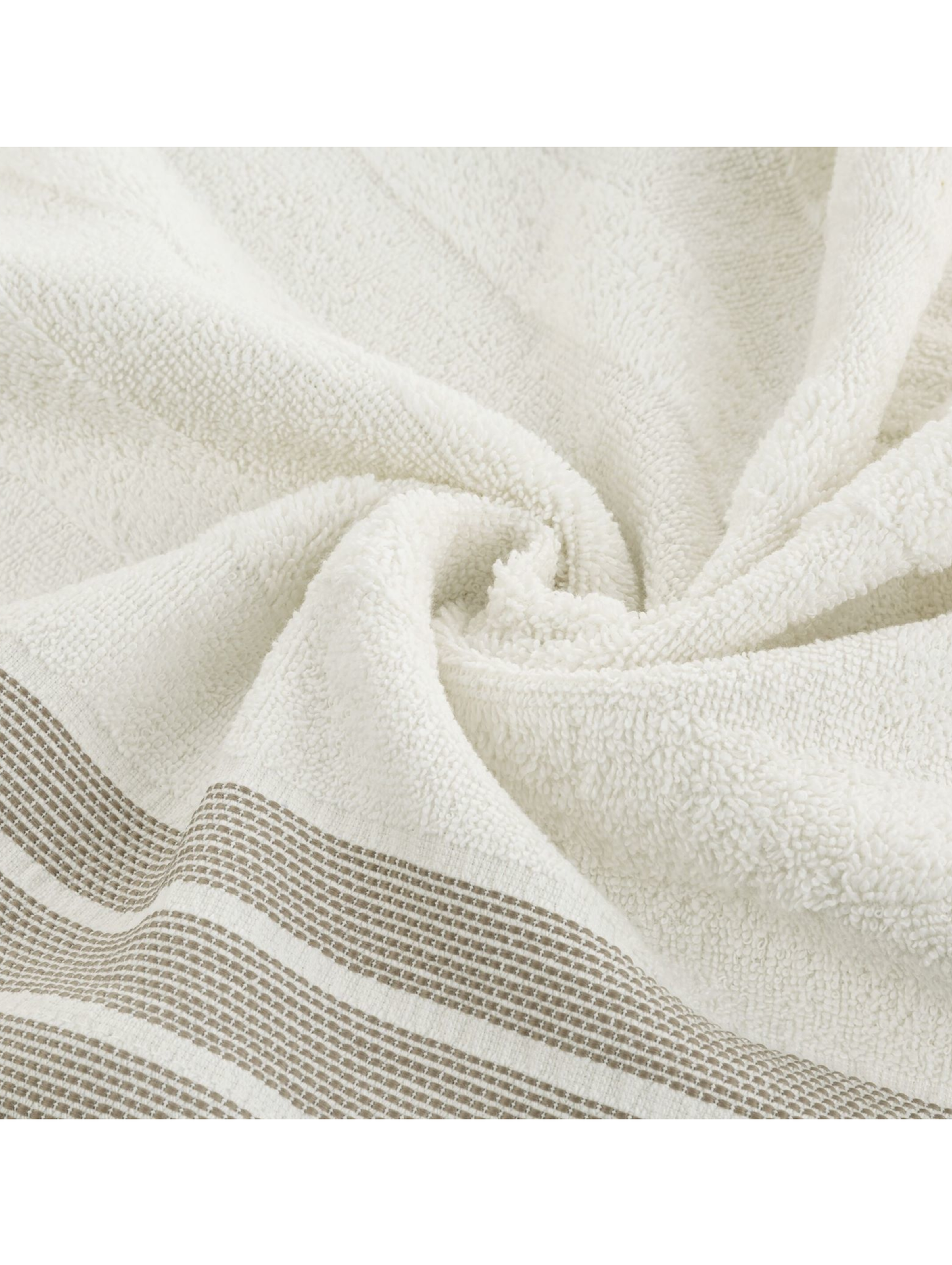 Kremowy ręcznik z ozdobnymi pasami 70x140 cm
