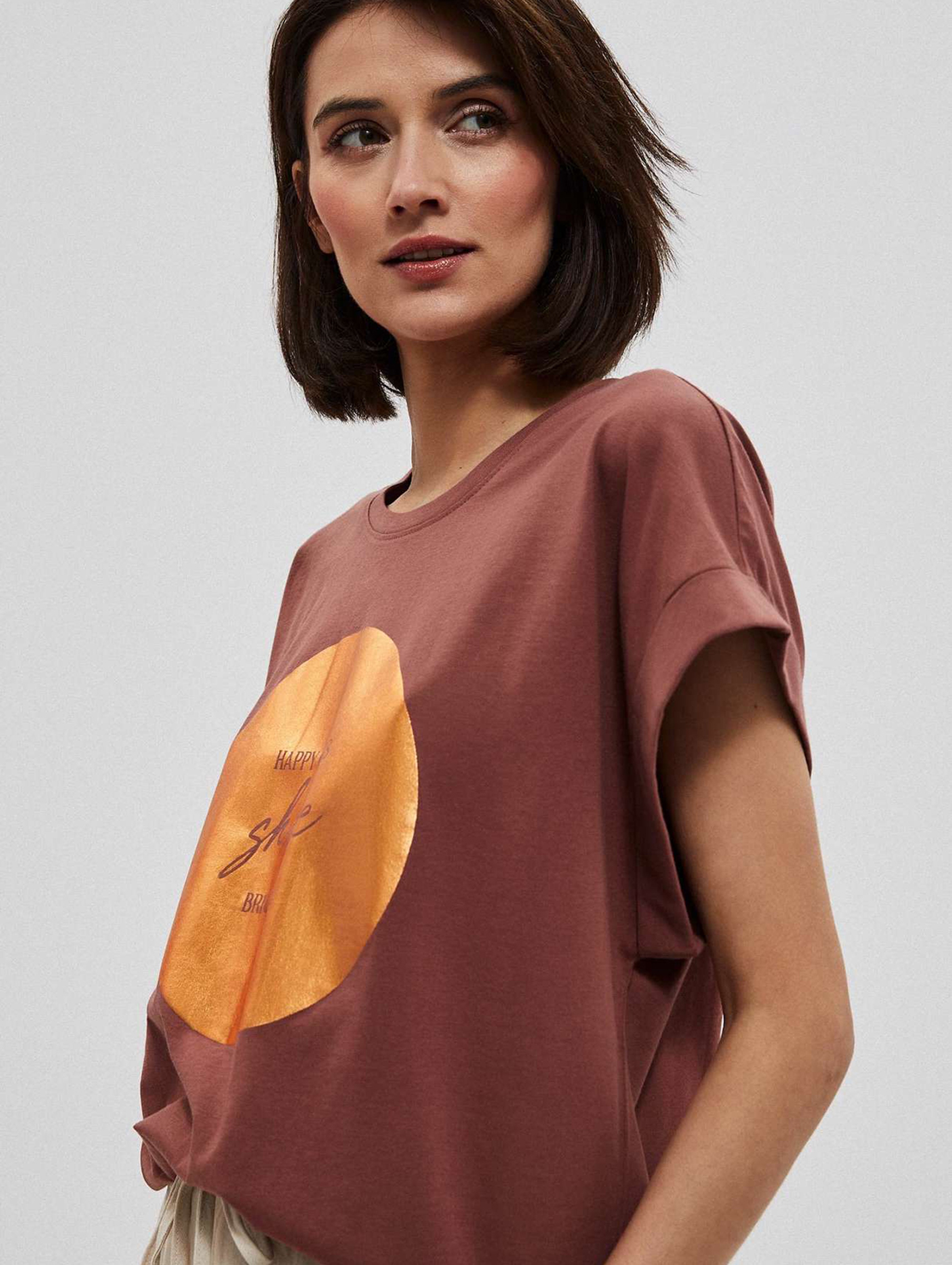 Bawełniany t-shirt damski z nadrukiem brązowy