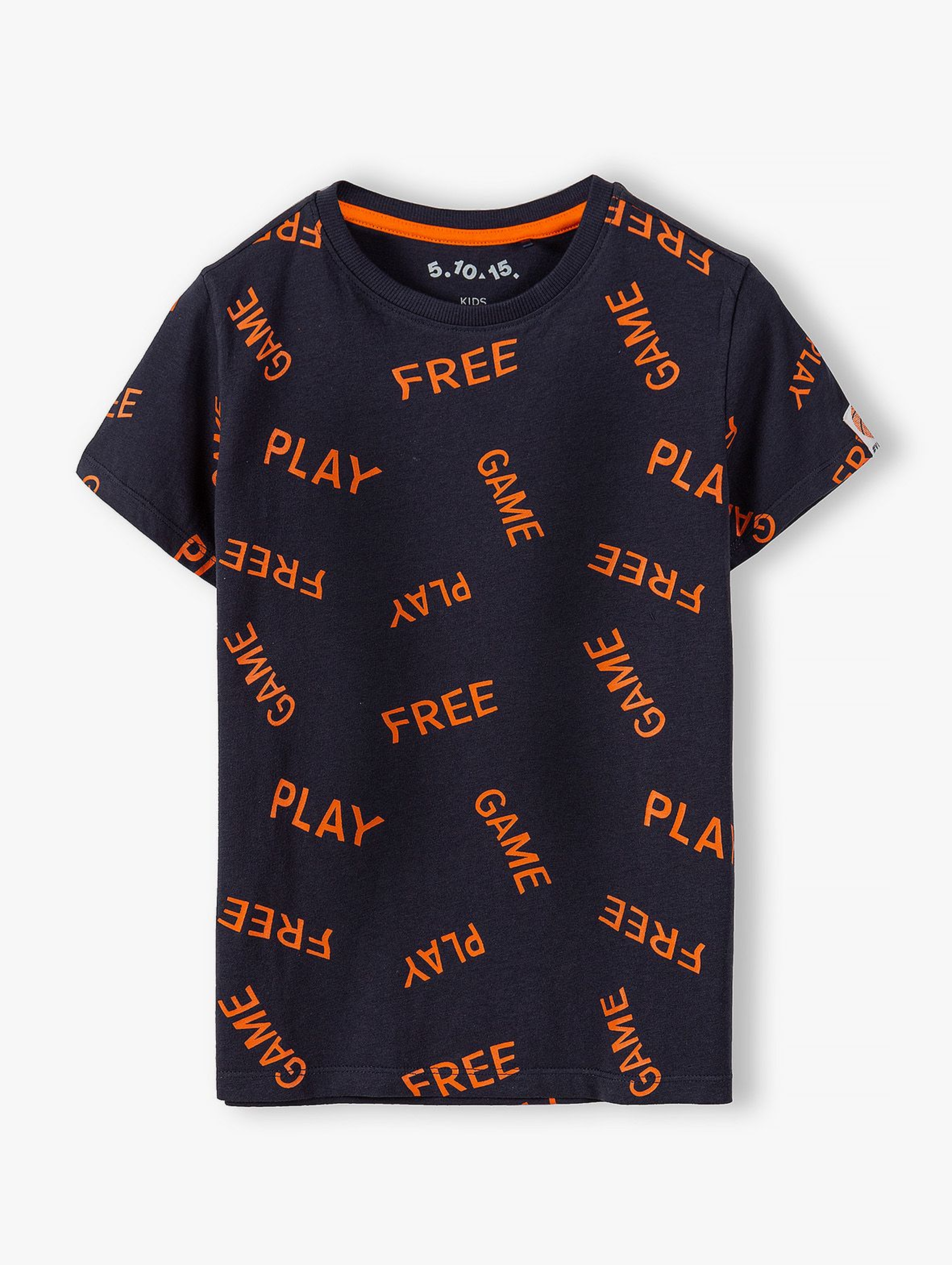 Bawełniany t-shirt chłopięcy w kolorze czarnym z kontrastowymi pomarańczowymi napisami