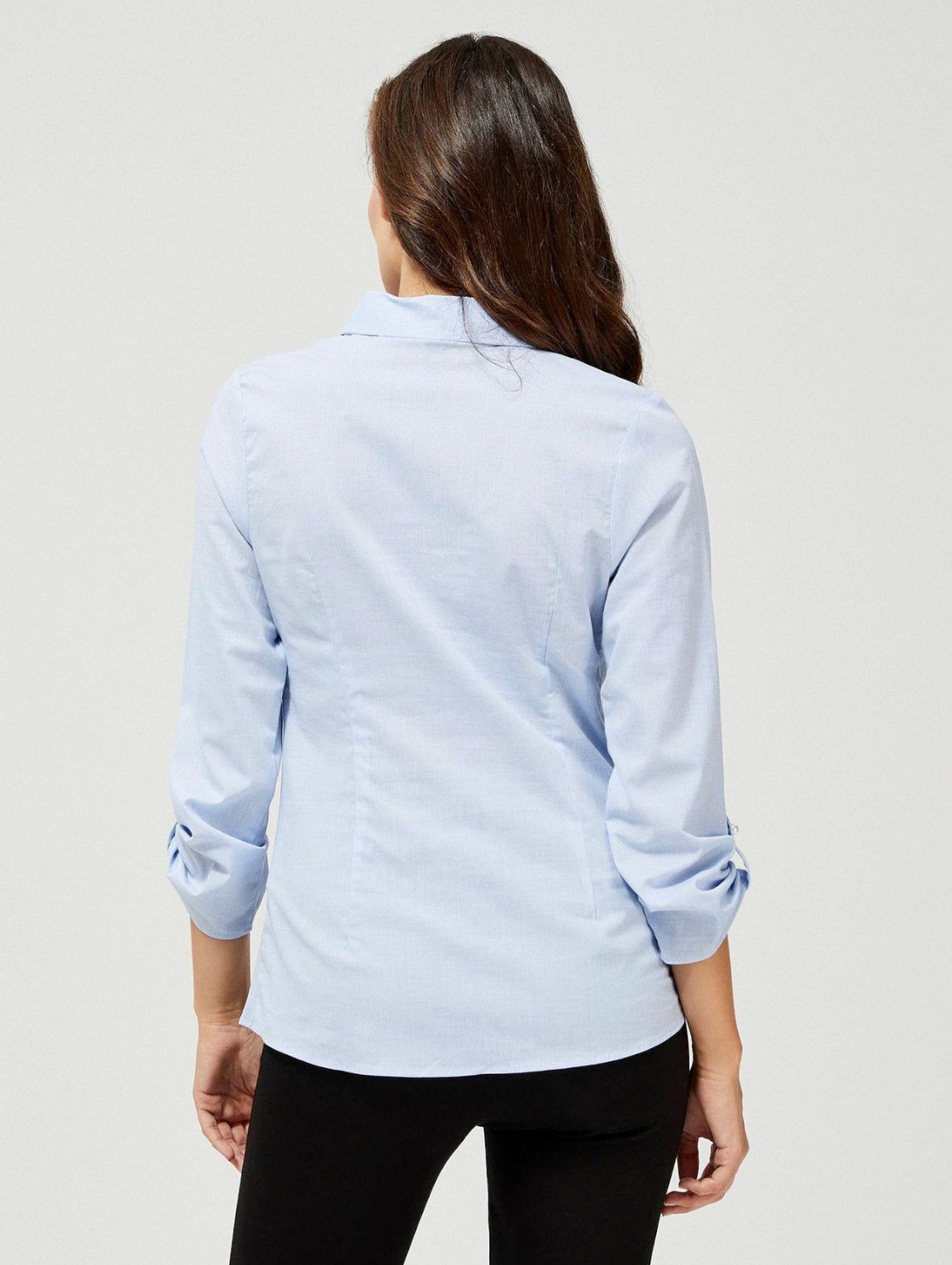 Klasyczna koszula damska błękitna z ozdobnymi guzikami