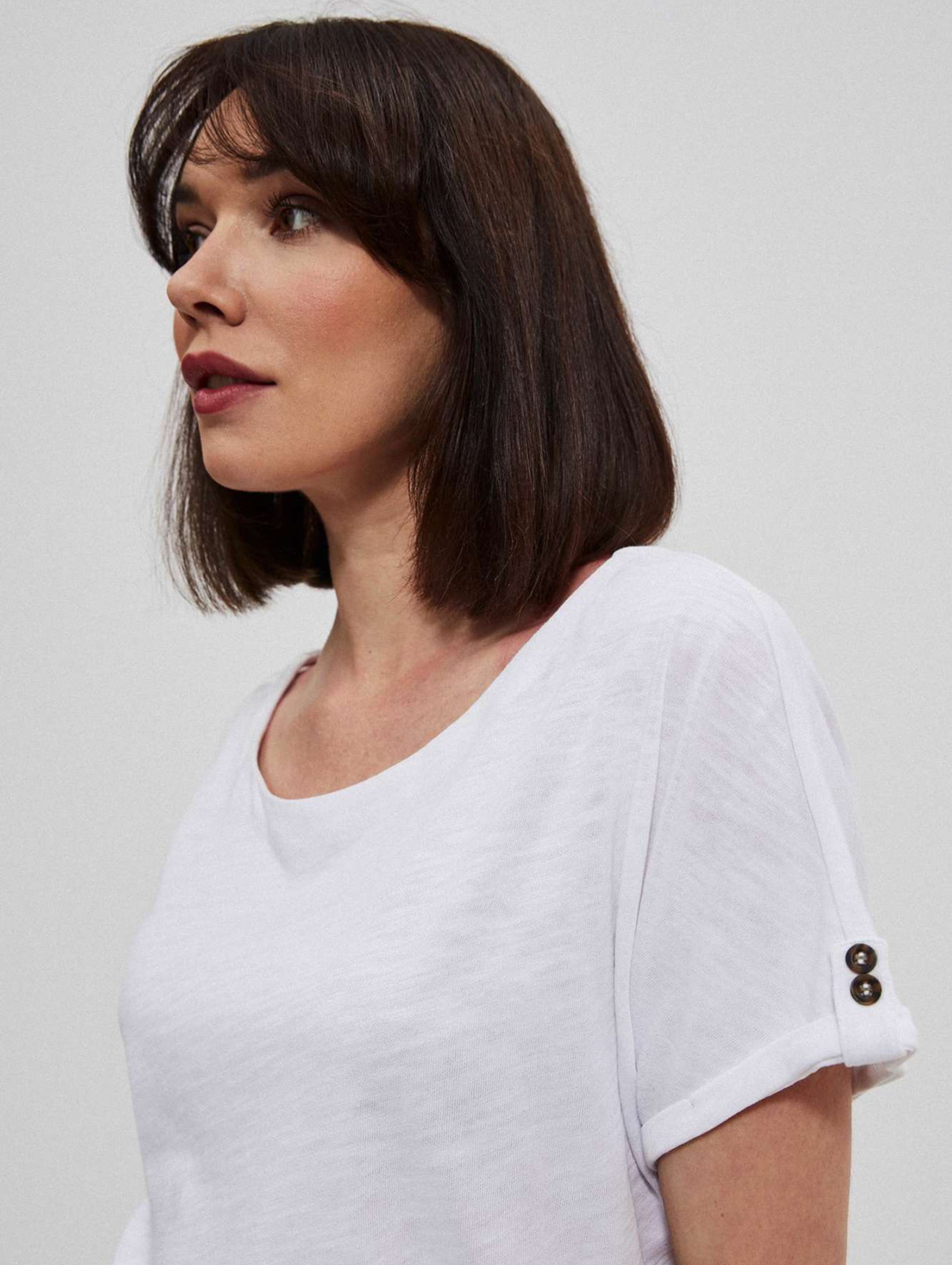 T-shirt damski zakończony ściągaczem biały