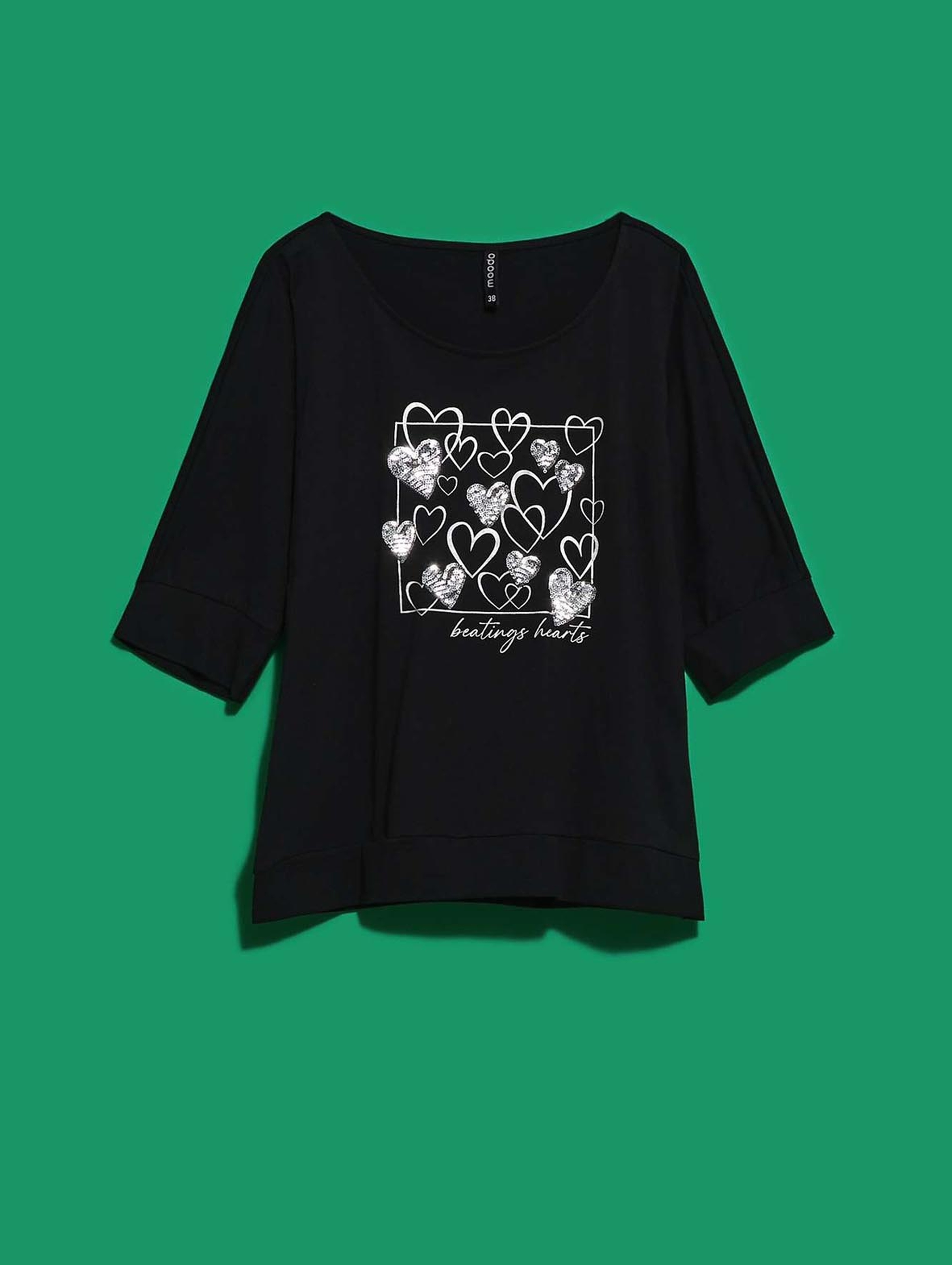 Damski t-shirt z nadrukiem w serca czarny
