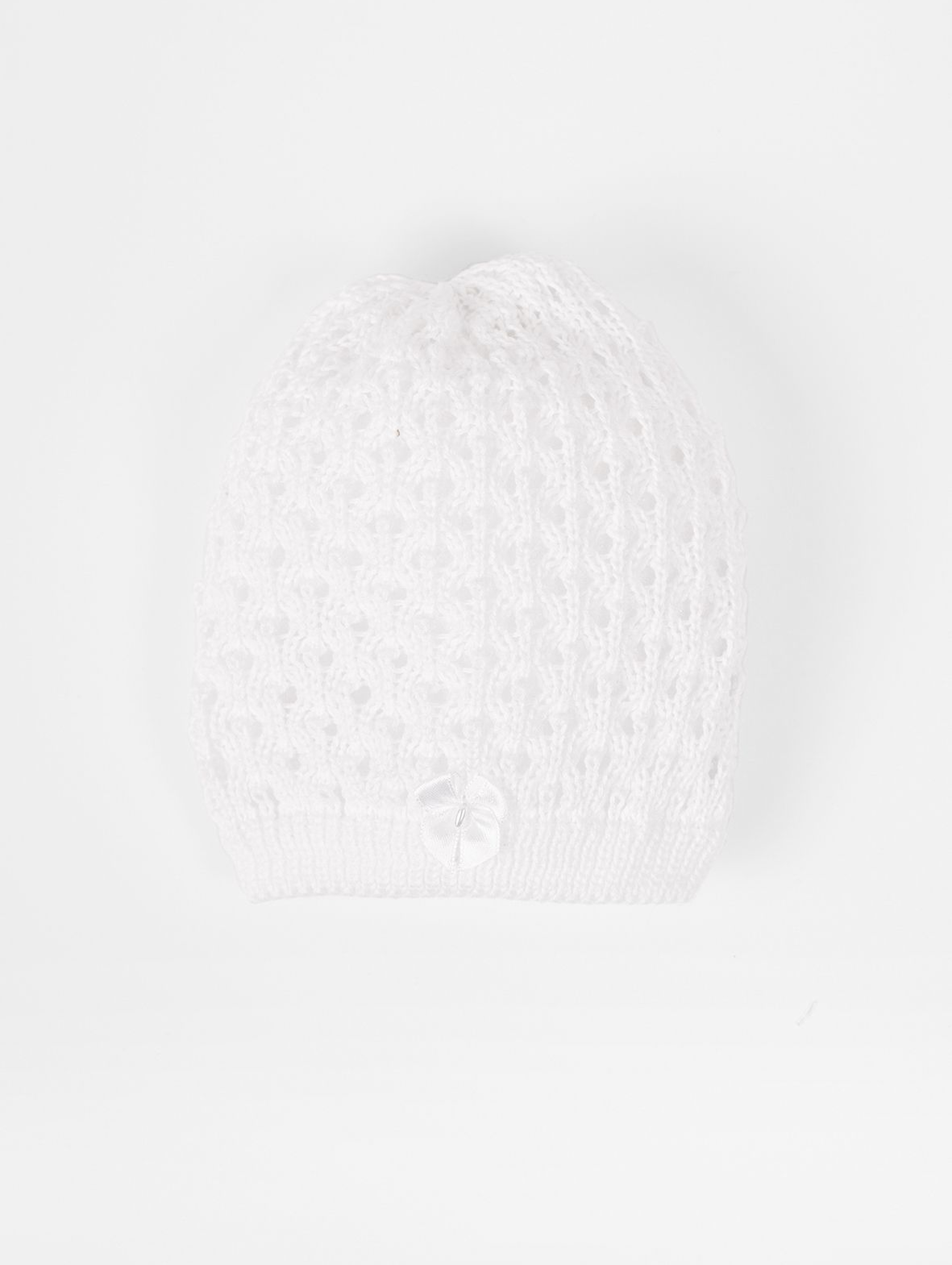 Biała czapka dla niemowlaka