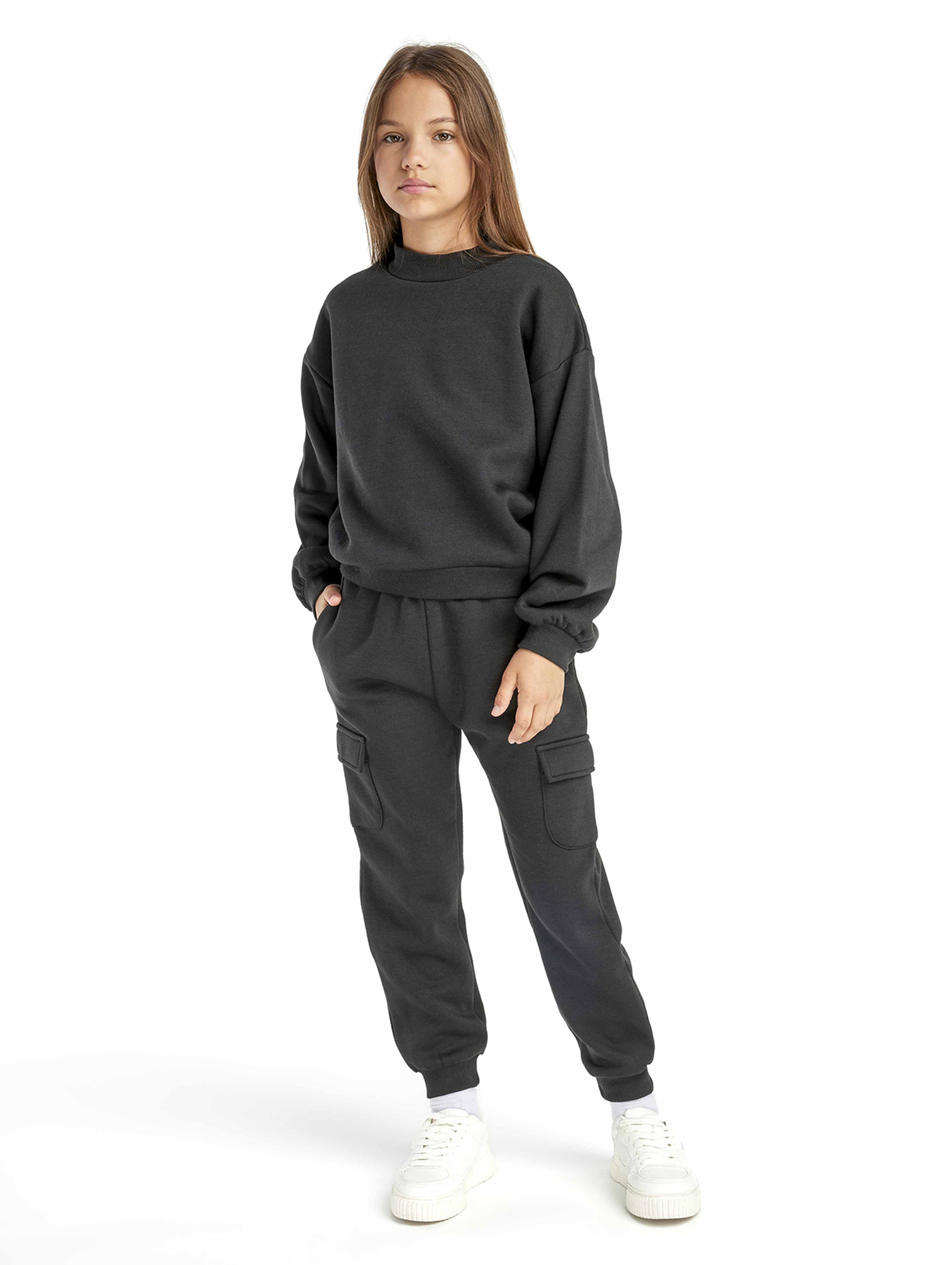 Czarny komplet dresowy dziewczęcy- bluza i spodnie bojówki