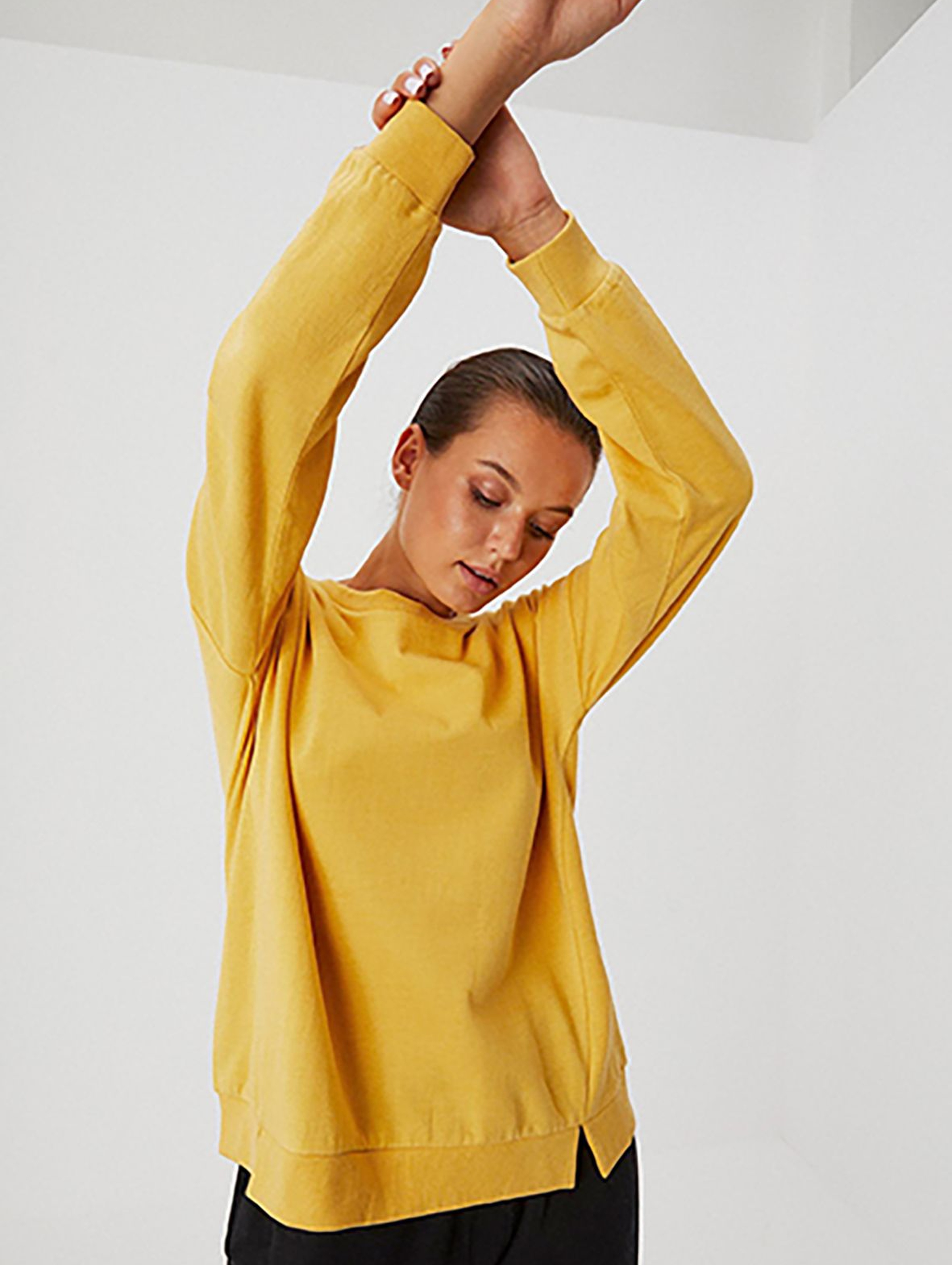 Bawełniana bluza z okrągłym dekoldem dla kobiet - żółta