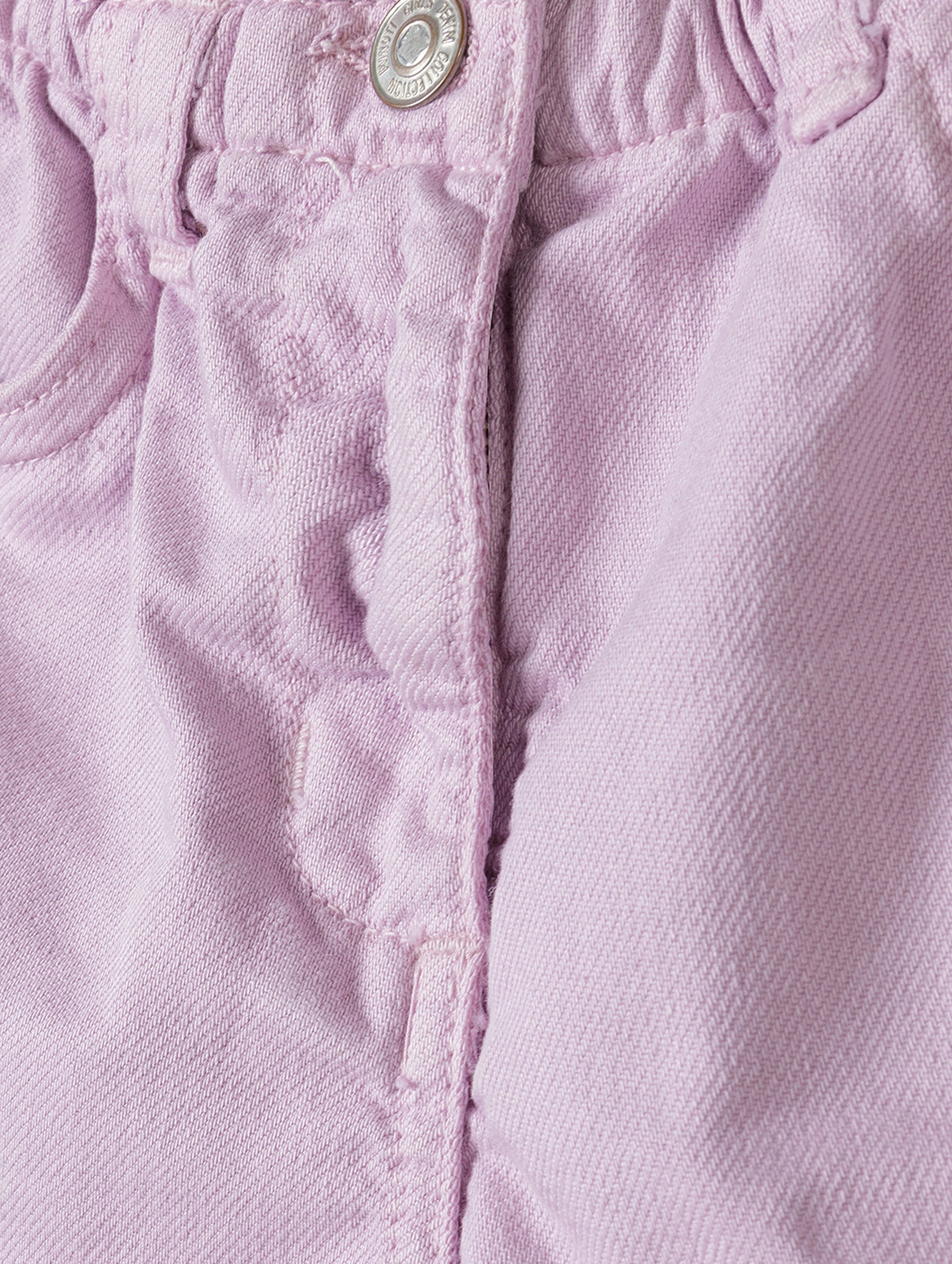 Fioletowe krótkie spodenki tkaninowe dla niemowlaka