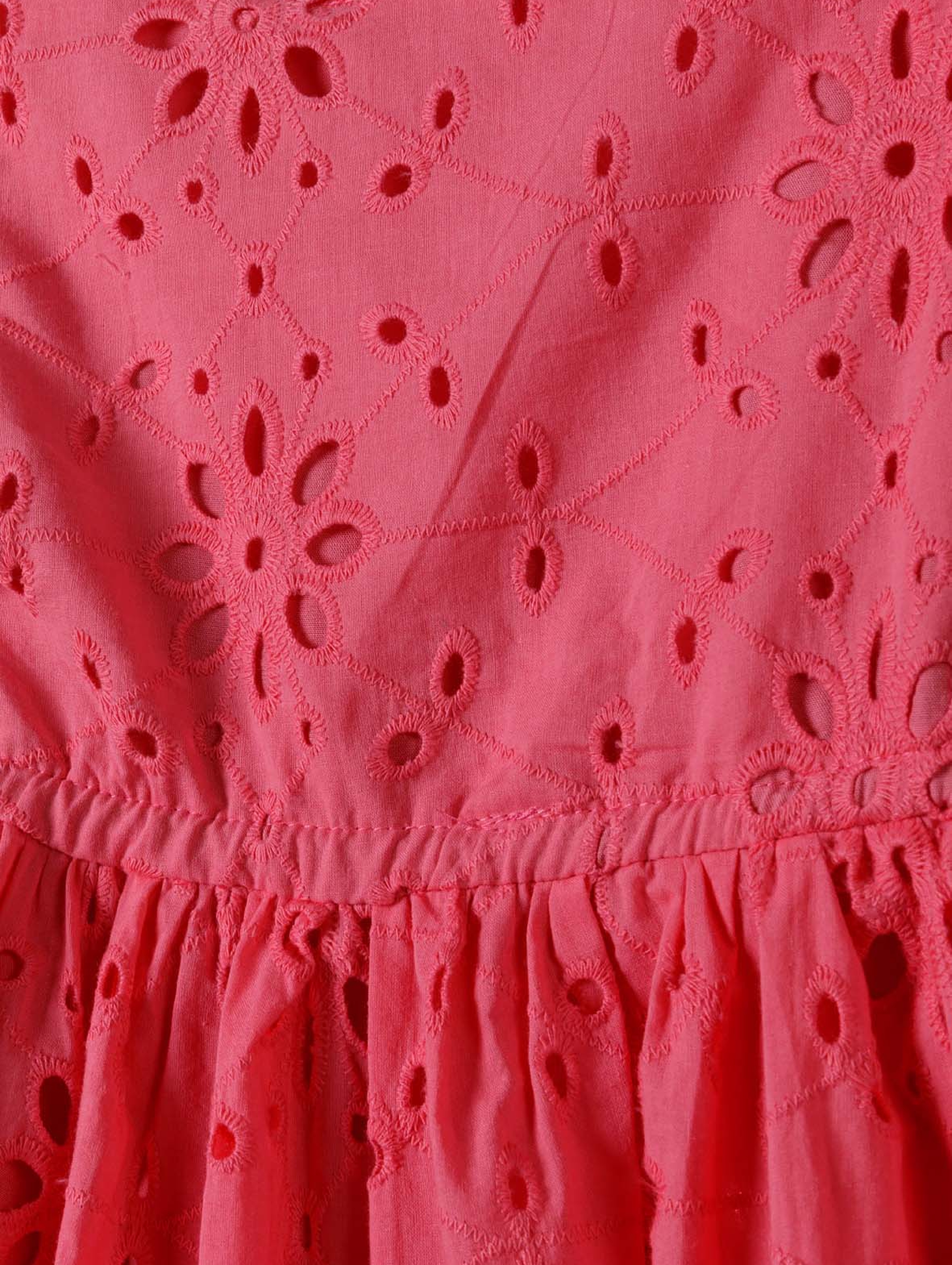 Letnia sukienka różowa z haftowanej tkaniny dla dziewczynki