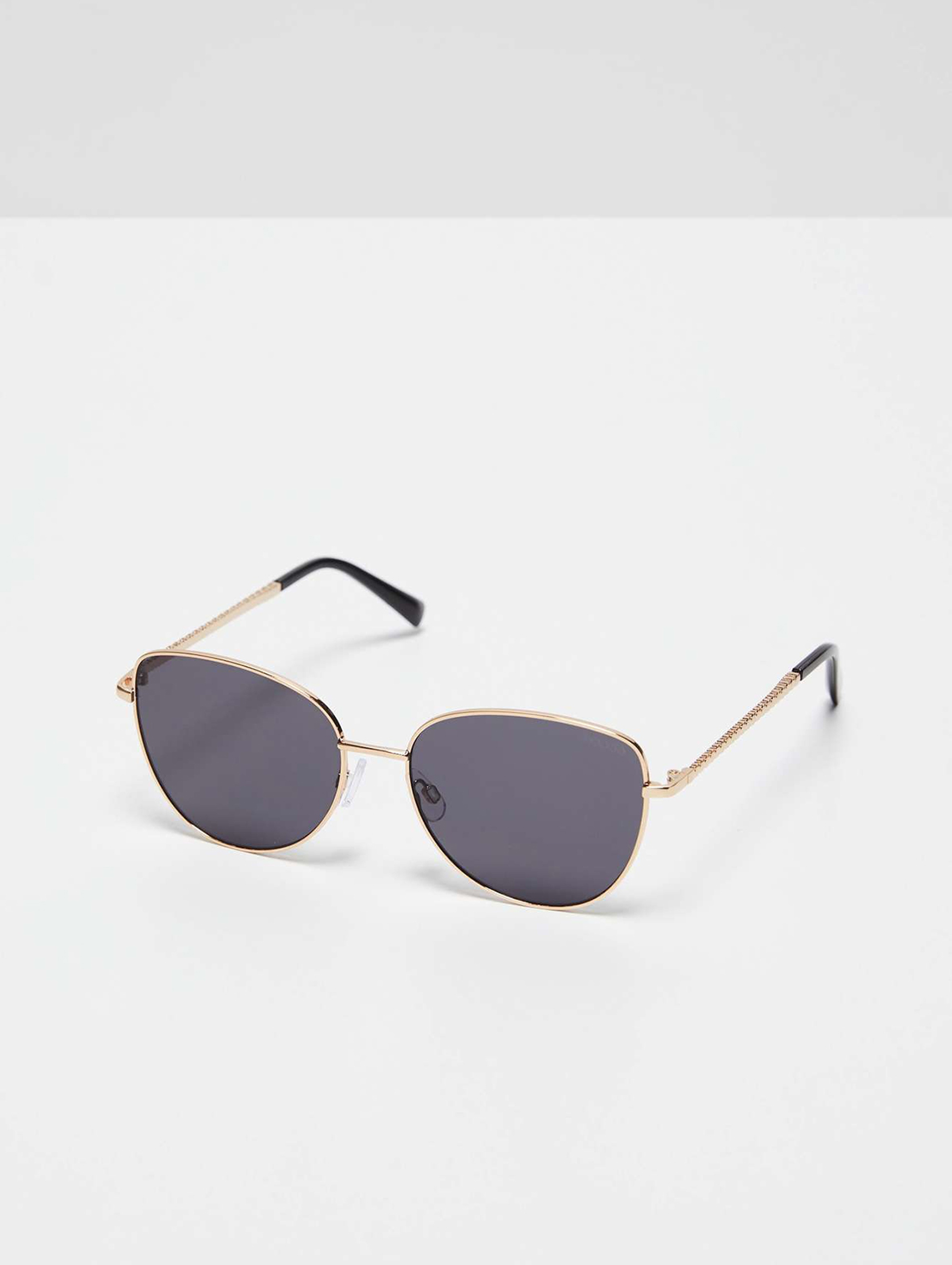 Okulary przeciwsłoneczne z metalowymi złotymi oprawkami