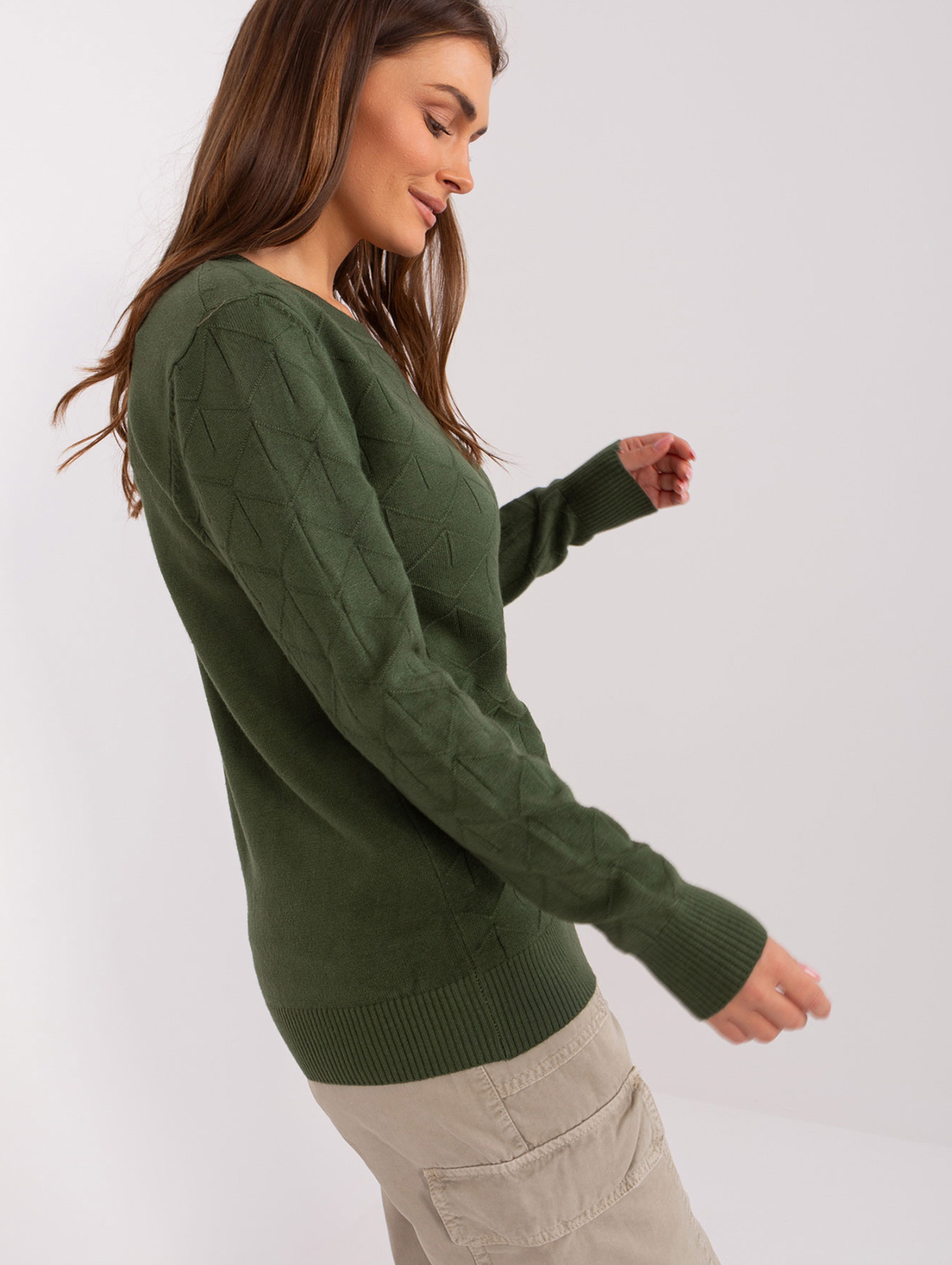 Khaki damski sweter klasyczny we wzory