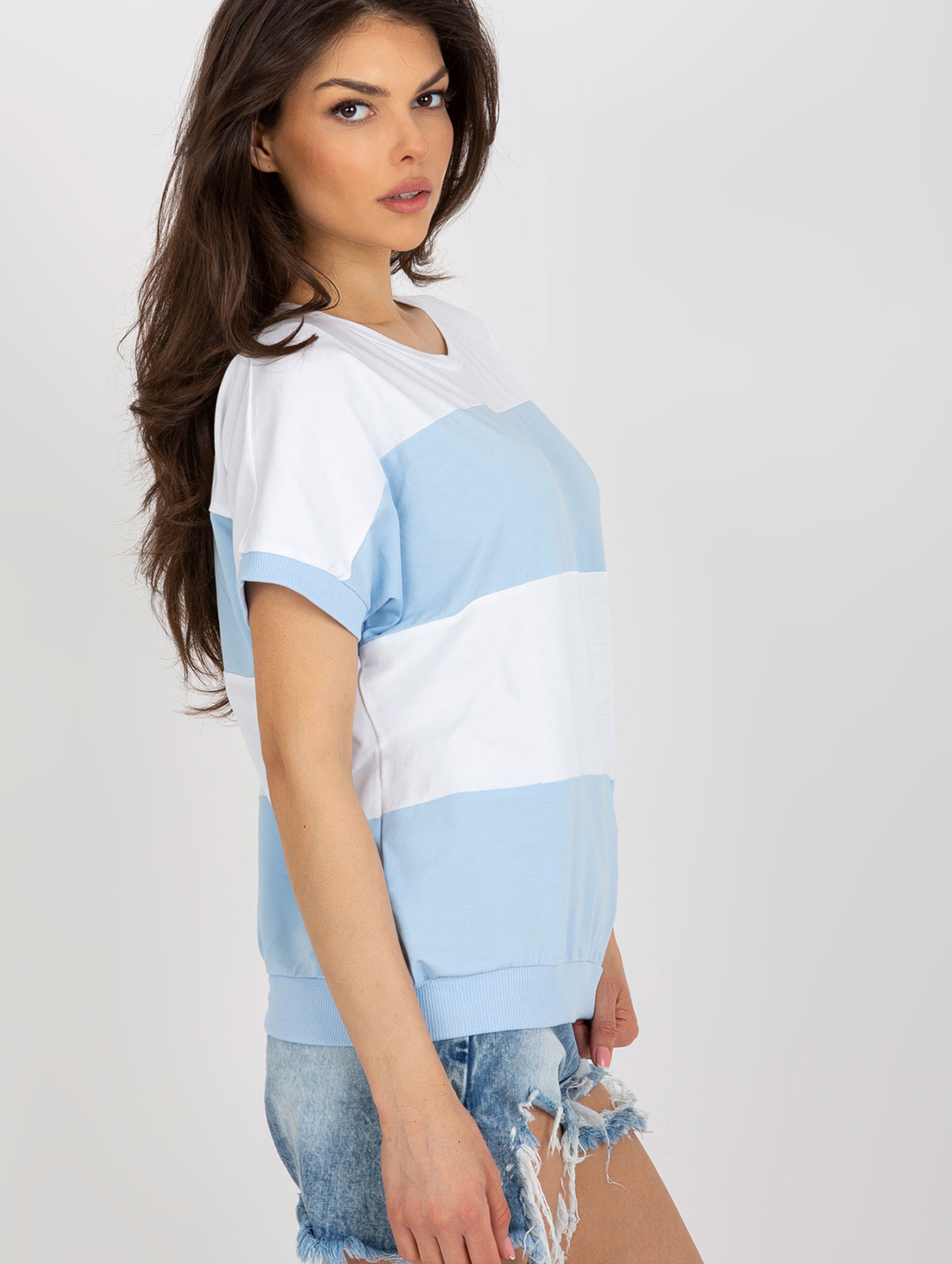 Biało-jasnoniebieska bawełniana bluzka basic
