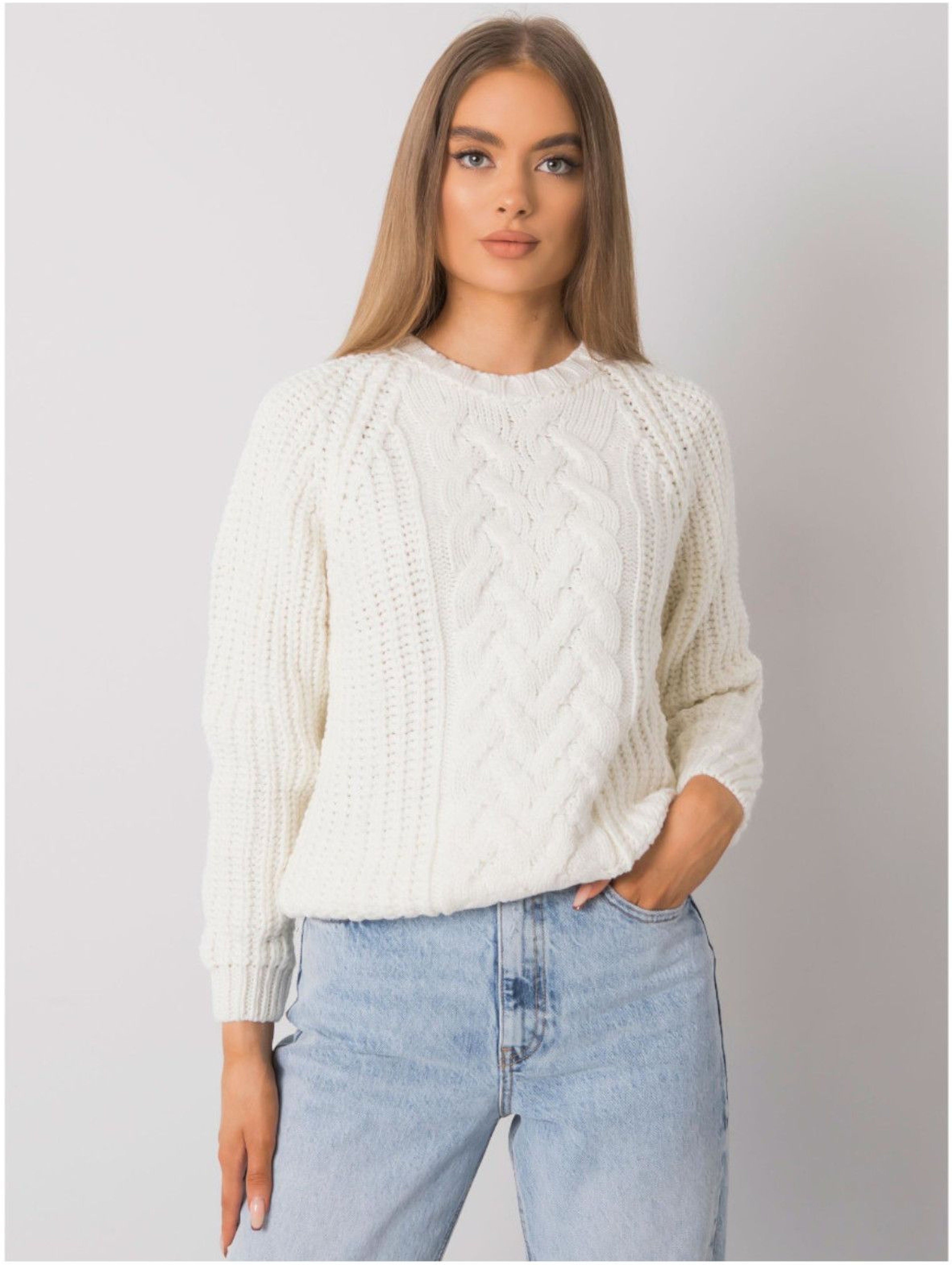 Luźny sweter damski w kolorze ecru