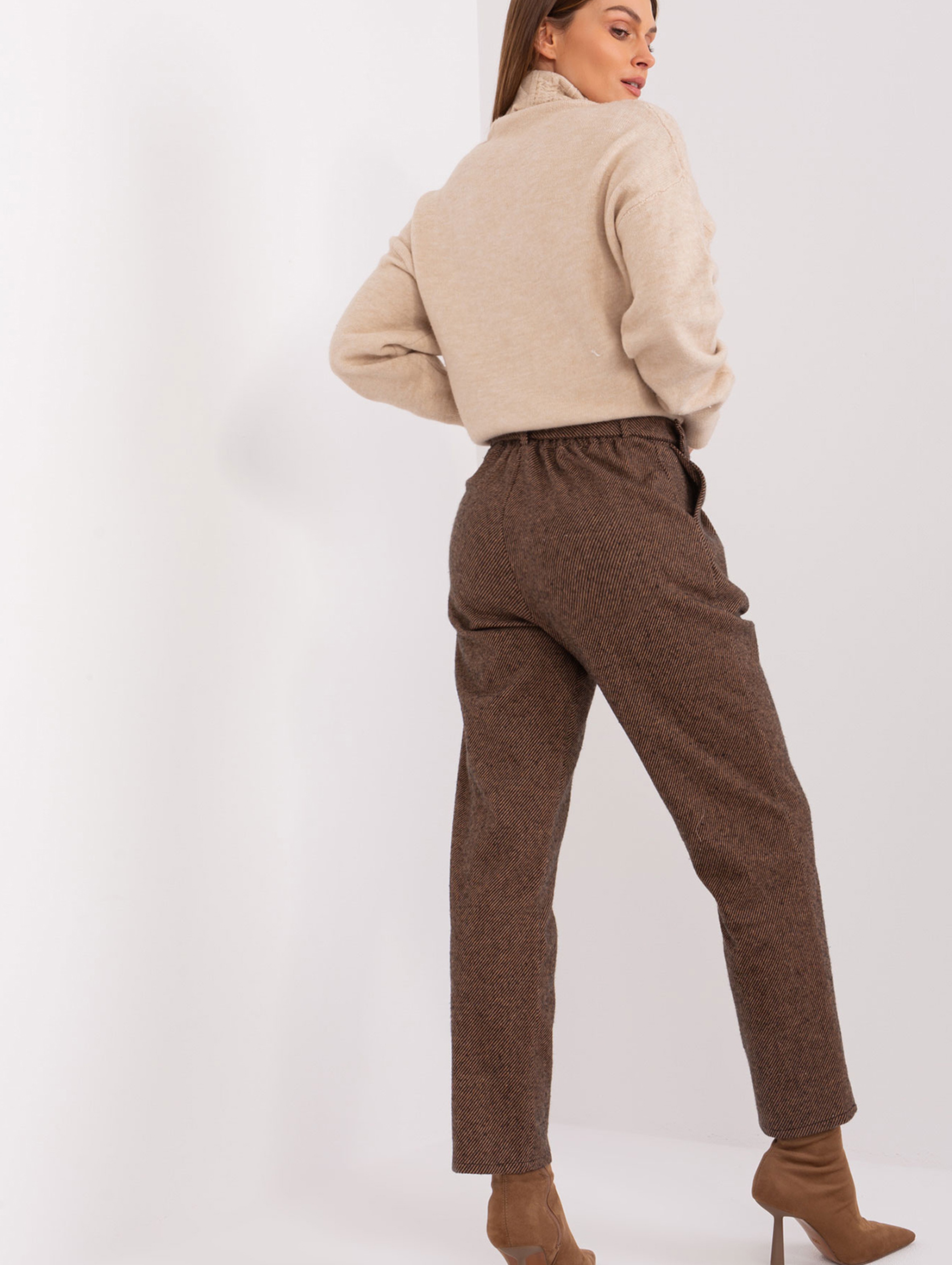 Camelowo-czarne dzianinowe spodnie w paski