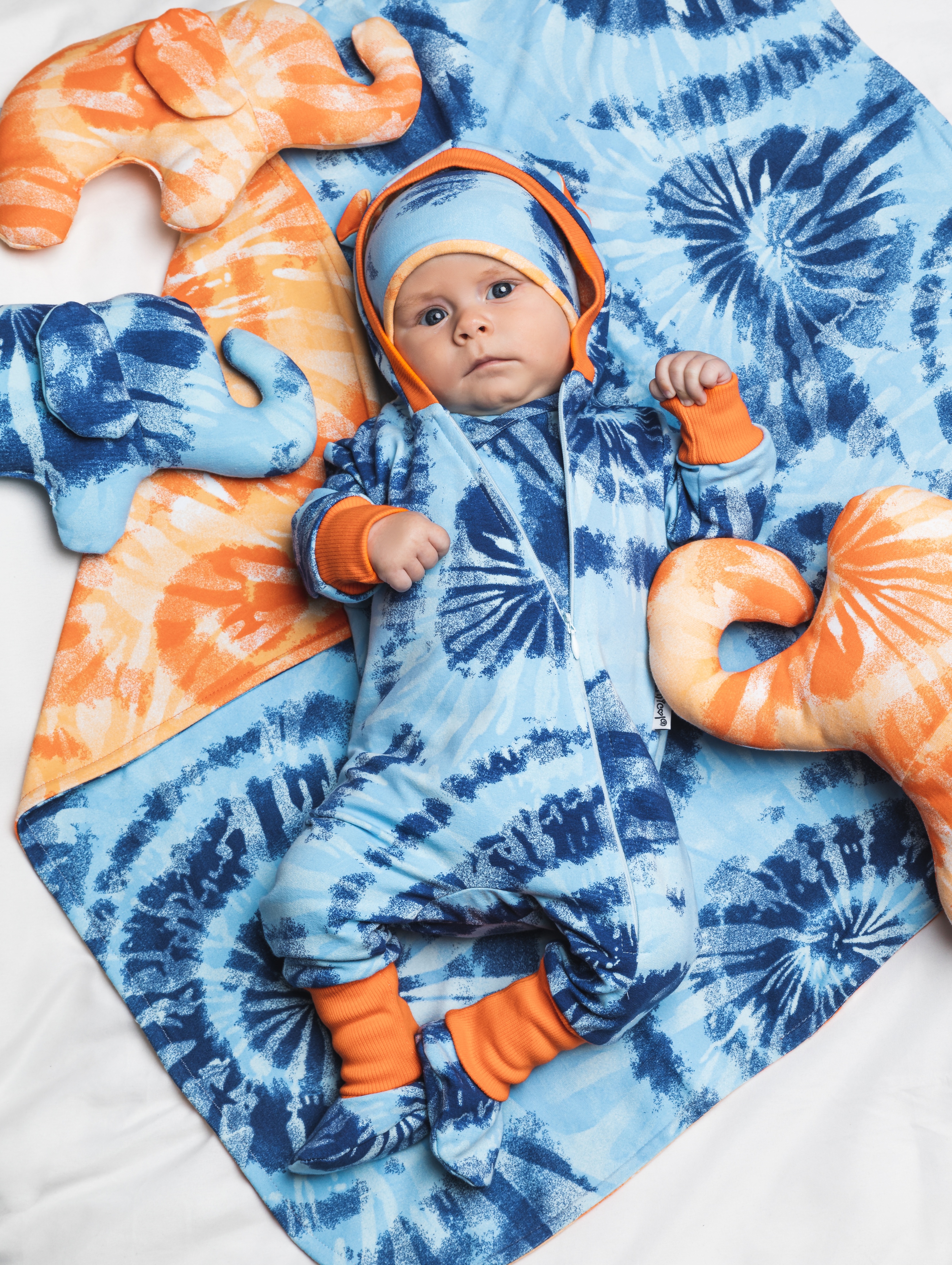 Bawełniany pajac niemowlęcy we wzory niebieski