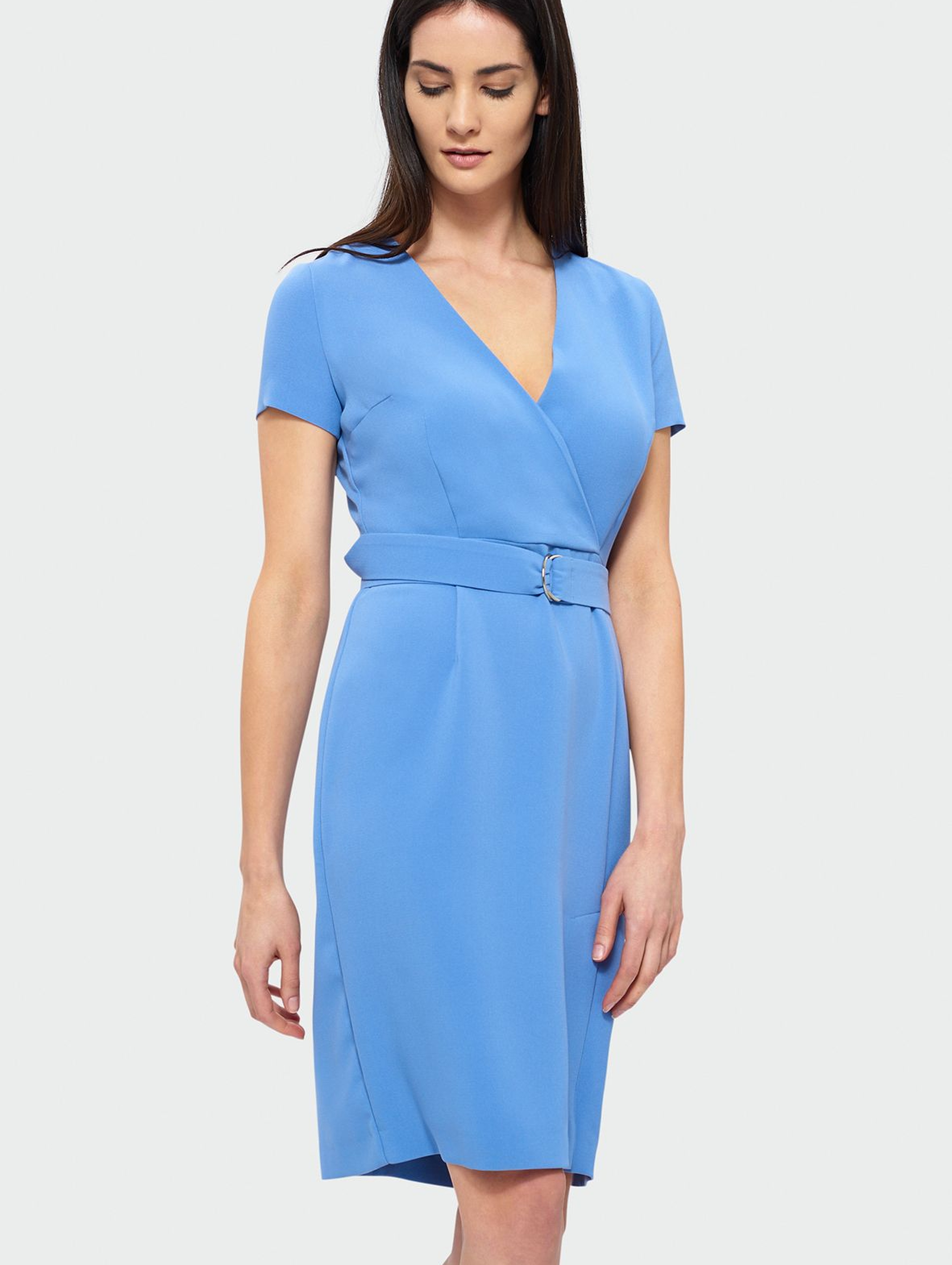 Elegancka sukienka z kopertowym dekoltem -  jasno niebieska