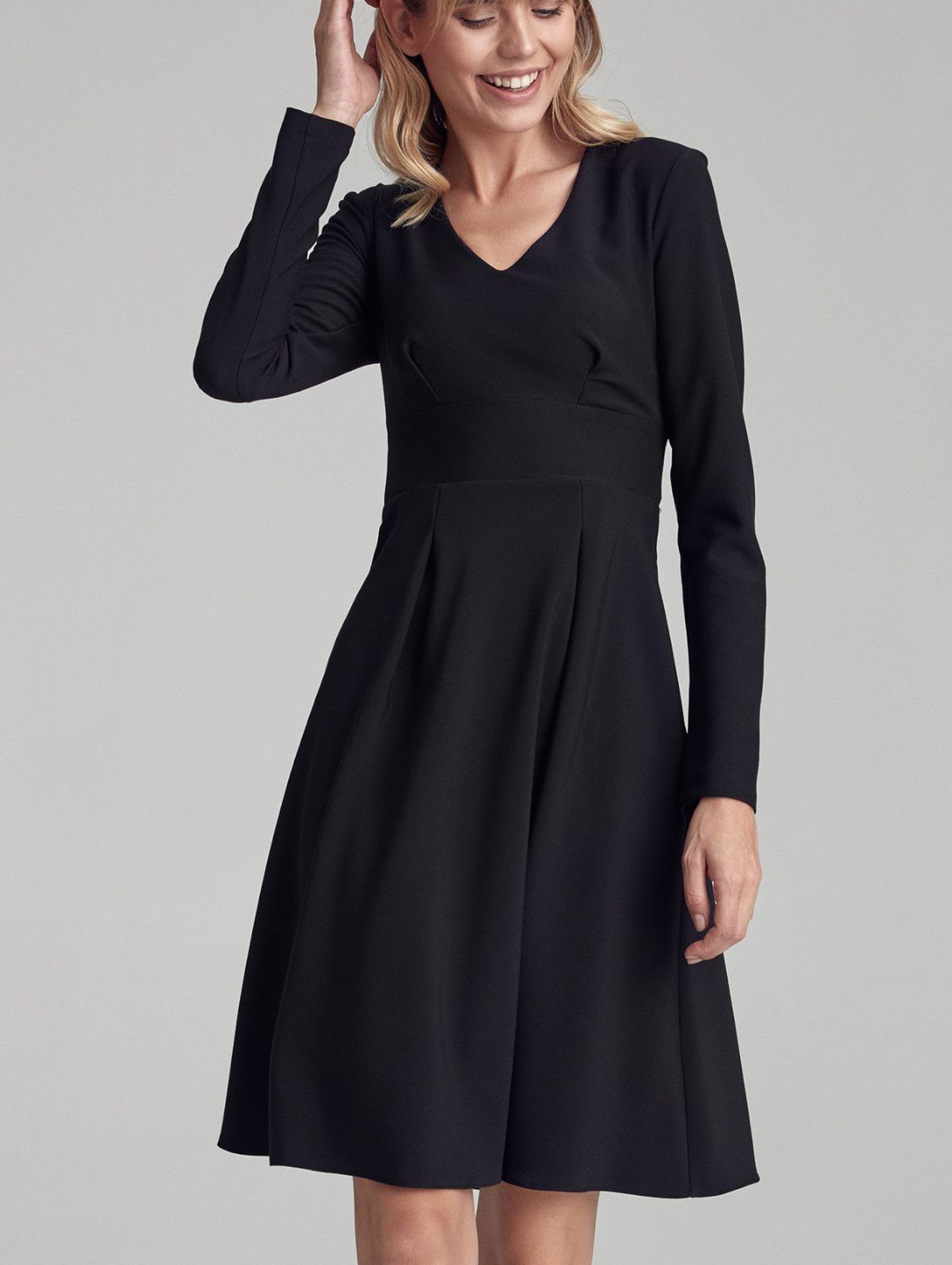 Sukienka z dwoma kontrafałdami - czarna
